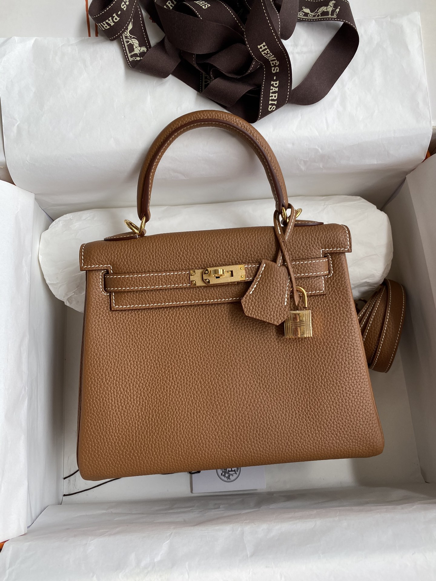 Kelly 25cm piel Togo importada, marrón dorado