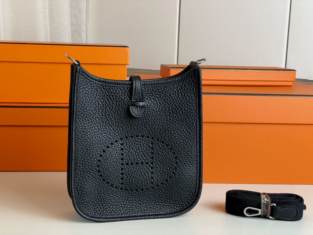 Hermes Evelyne Crossbody & Shoulder Bags AAA Replica Designer
 Black Silver Hardware Mini
