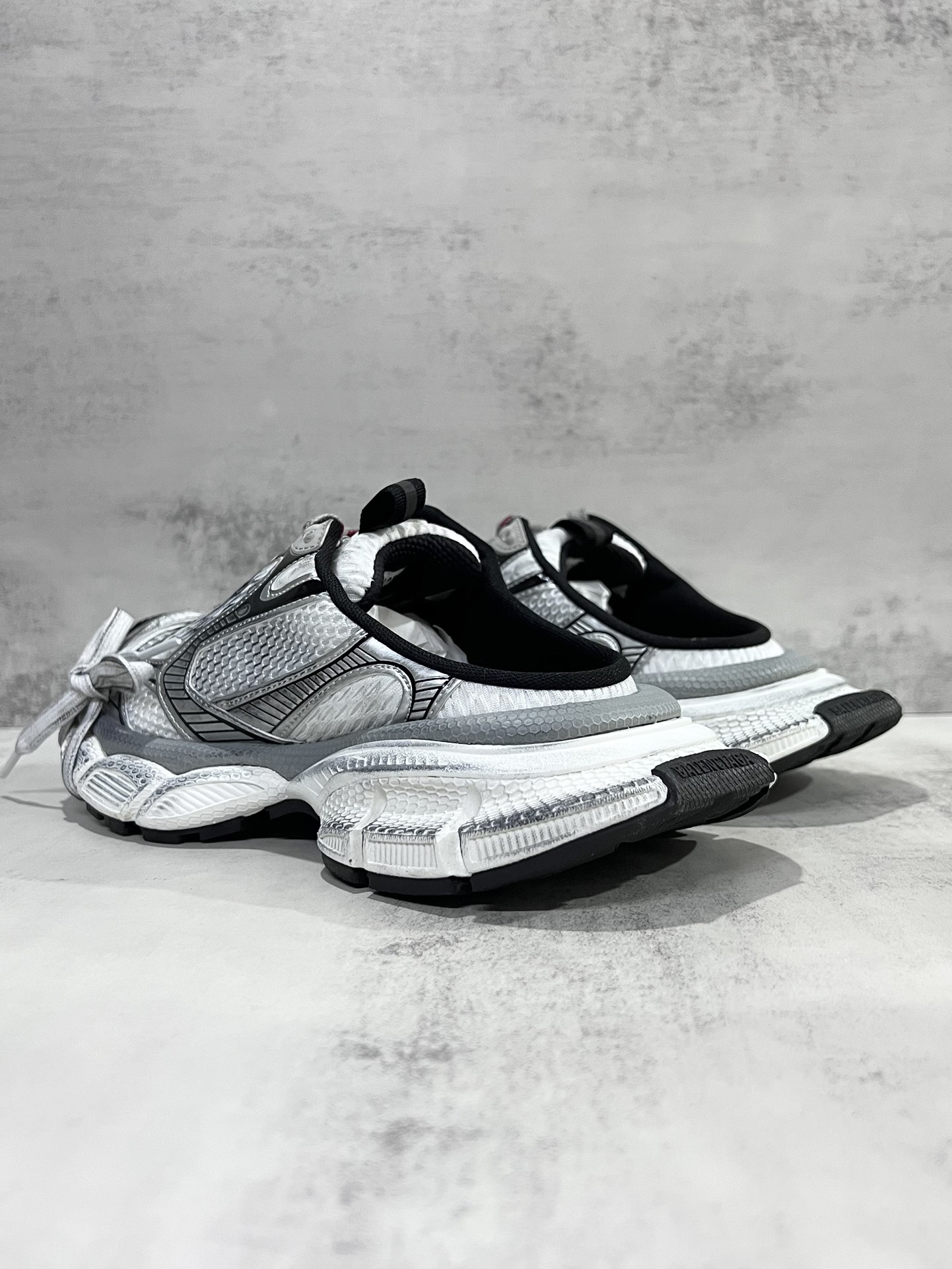 Balenciaga Balenciaga Phantom Sneaker 同步 巴黎世家全新3XL十代潮流半拖跑鞋 增加全新设计 在延续 Track Trainer 户外轮廓和复杂鞋面结构的同时