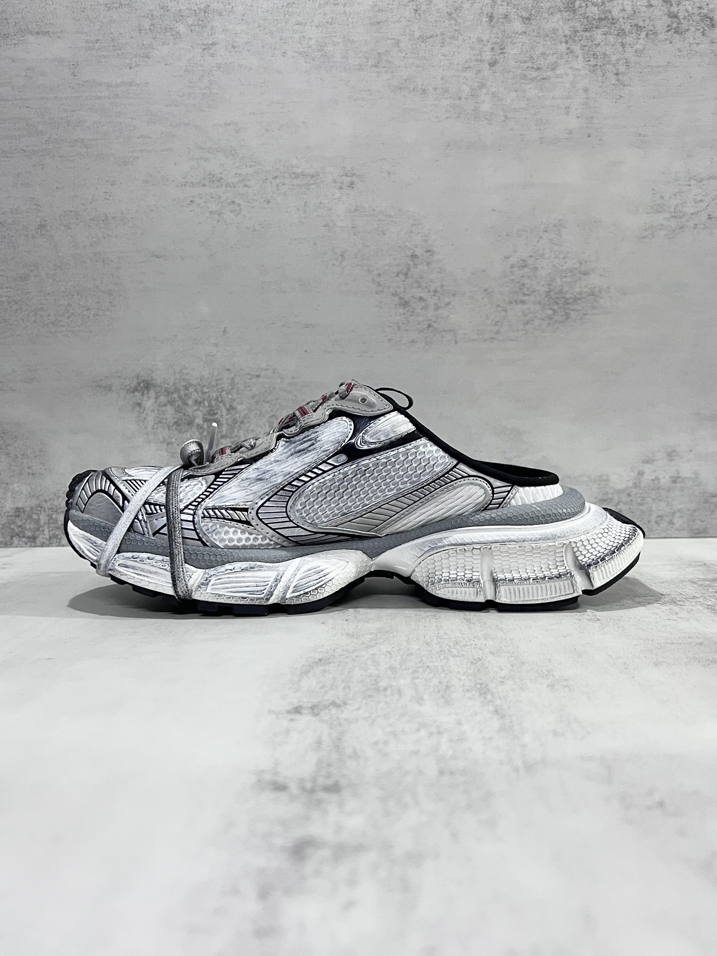 Balenciaga Balenciaga Phantom Sneaker 同步 巴黎世家全新3XL十代潮流半拖跑鞋 增加全新设计 在延续 Track Trainer 户外轮廓和复杂鞋面结构的同时