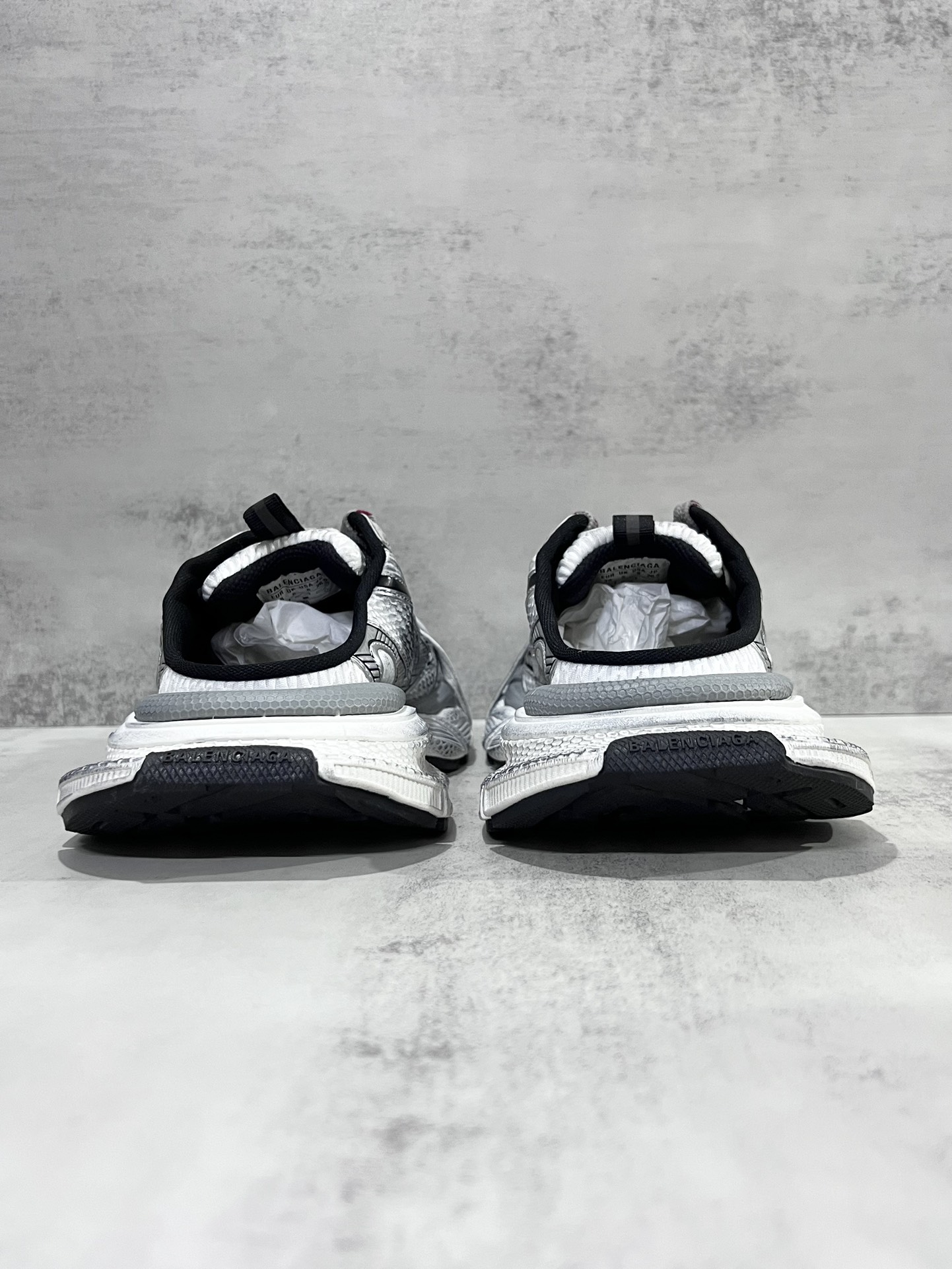 Balenciaga Balenciaga Phantom Sneaker 同步 巴黎世家全新3XL十代潮流半拖跑鞋 增加全新设计 在延续 Track Trainer 户外轮廓和复杂鞋面结构的同时