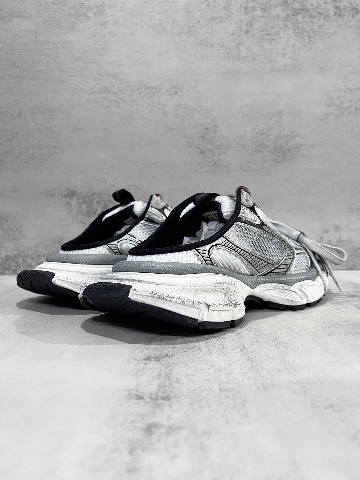 Balenciaga Balenciaga Phantom Sneaker 同步 巴黎世家全新3XL十代潮流半拖跑鞋 增加全新设计 在延续 Track Trainer 户外轮廓和复杂鞋面结构的同时