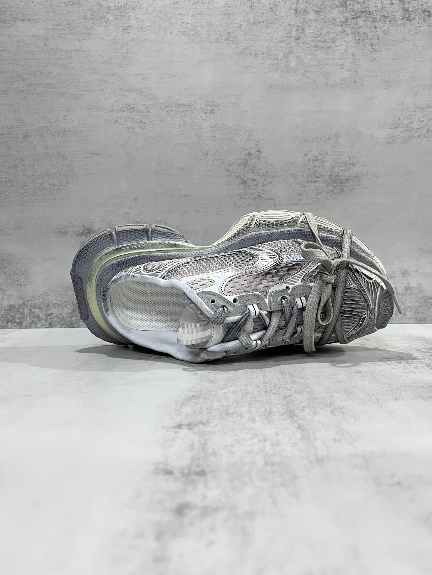 Balenciaga Balenciaga Phantom Sneaker 同步 巴黎世家全新3XL十代潮流半拖跑鞋 增加全新设计 在延续 Track Trainer 户外轮廓和复杂鞋面结构的同时