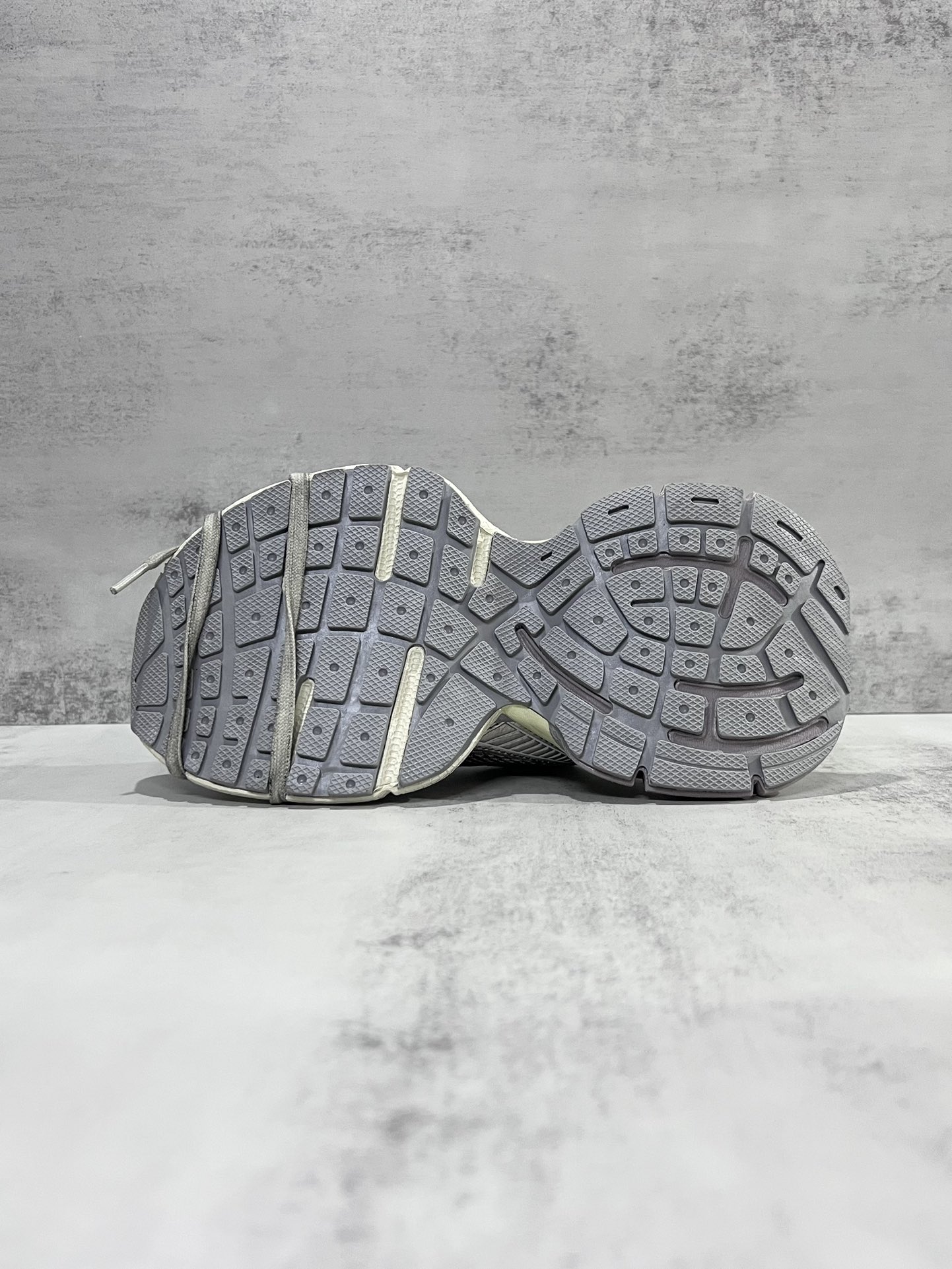 Balenciaga Balenciaga Phantom Sneaker 同步 巴黎世家全新3XL十代潮流半拖跑鞋 增加全新设计 在延续 Track Trainer 户外轮廓和复杂鞋面结构的同时