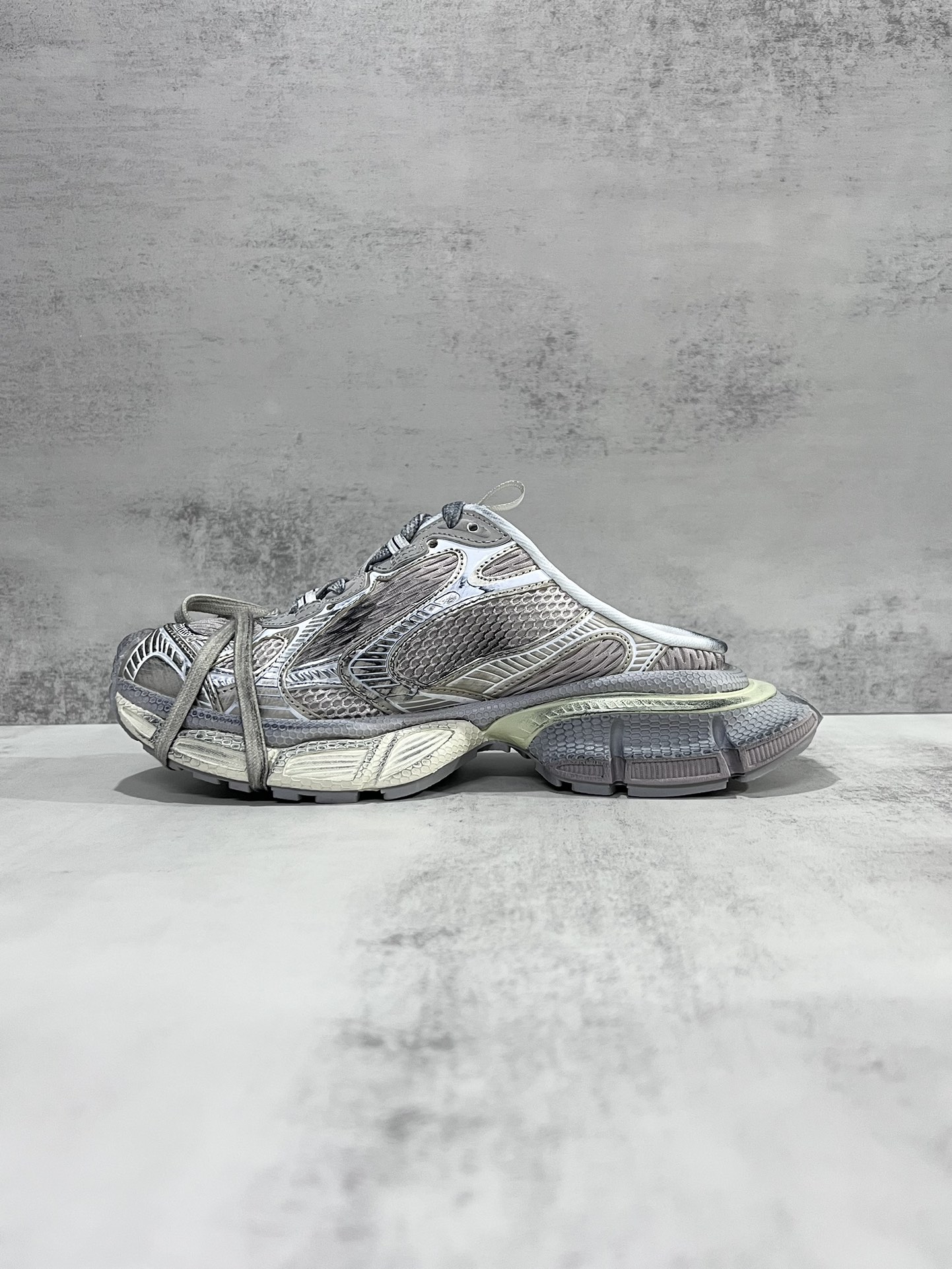 Balenciaga Balenciaga Phantom Sneaker 同步 巴黎世家全新3XL十代潮流半拖跑鞋 增加全新设计 在延续 Track Trainer 户外轮廓和复杂鞋面结构的同时