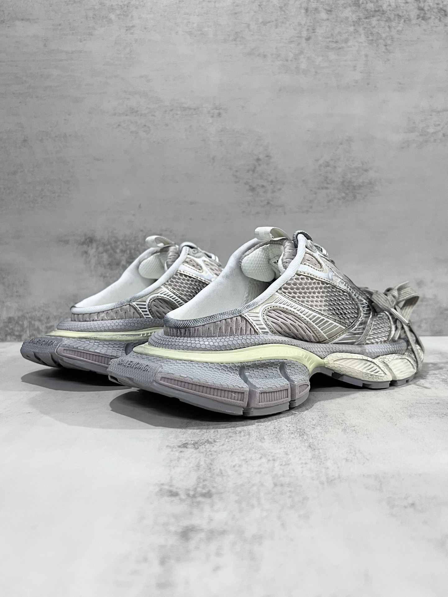 Balenciaga Balenciaga Phantom Sneaker 同步 巴黎世家全新3XL十代潮流半拖跑鞋 增加全新设计 在延续 Track Trainer 户外轮廓和复杂鞋面结构的同时