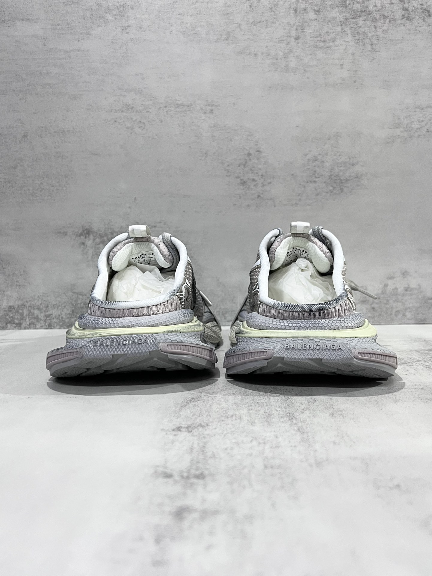 Balenciaga Balenciaga Phantom Sneaker 同步 巴黎世家全新3XL十代潮流半拖跑鞋 增加全新设计 在延续 Track Trainer 户外轮廓和复杂鞋面结构的同时