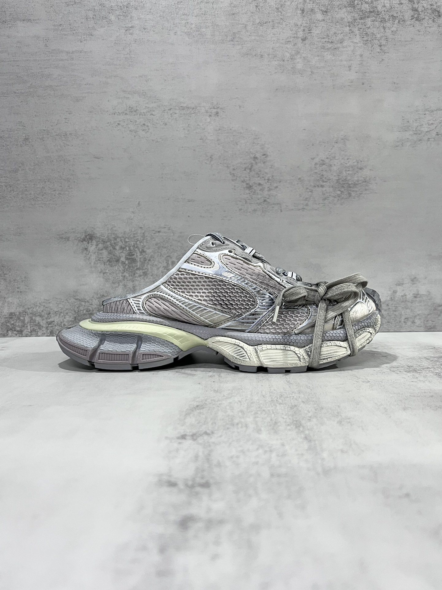 Balenciaga Balenciaga Phantom Sneaker 同步 巴黎世家全新3XL十代潮流半拖跑鞋 增加全新设计 在延续 Track Trainer 户外轮廓和复杂鞋面结构的同时