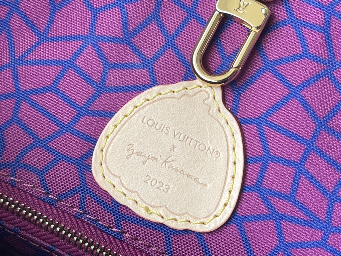 Louis Vuitton M46466 LV x YK OnTheGo MM