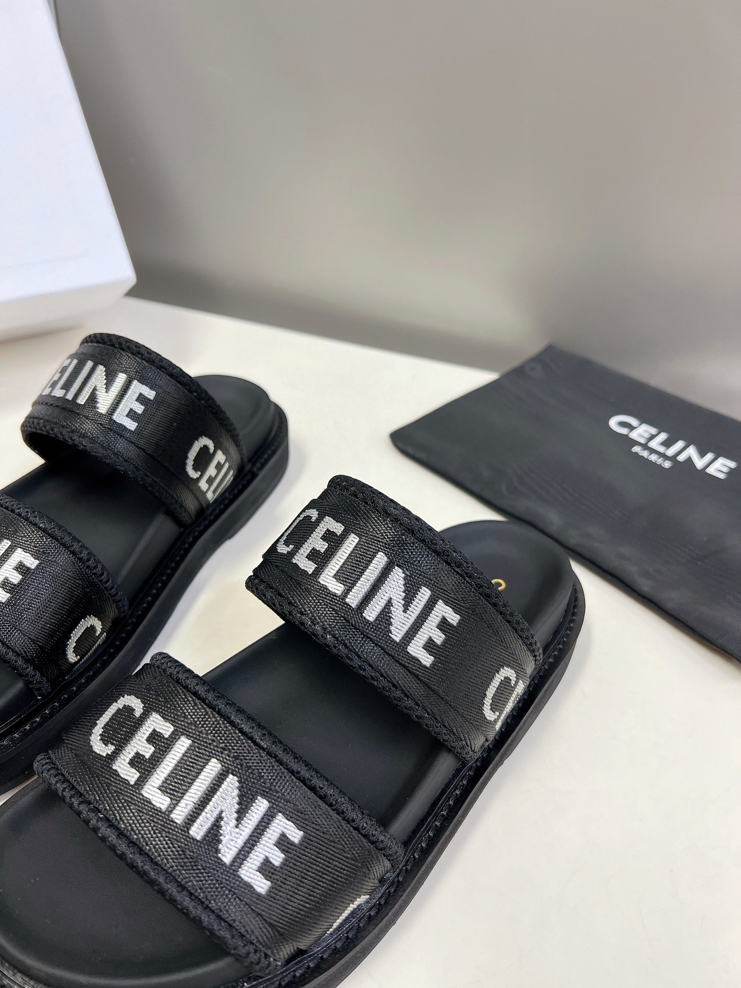 CELINE思琳代级别春夏新品凯旋门