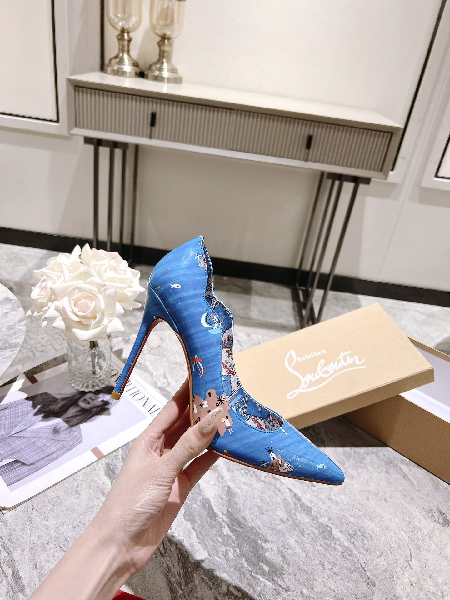Christian Louboutin CL 2023 impreso boca V modelos nobles y lujosos reales de alto nivel profesional