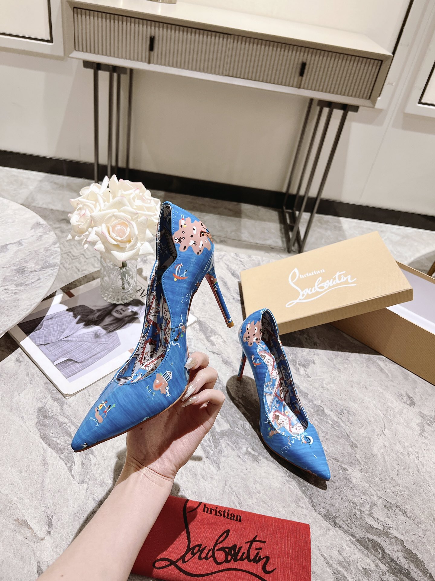 Christian Louboutin CL 2023 impreso boca V modelos nobles y lujosos reales de alto nivel profesional