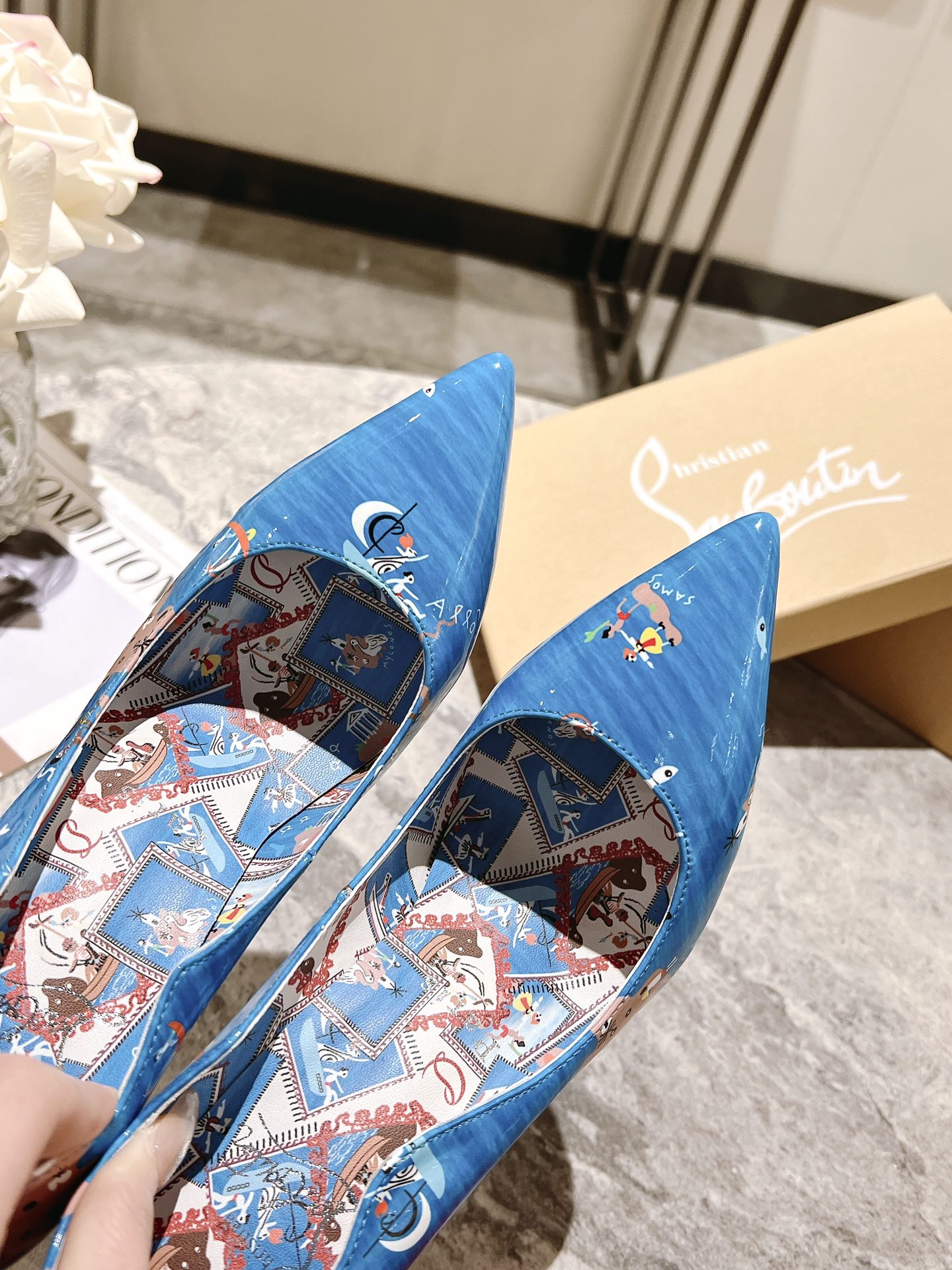 Christian Louboutin CL 2023 impreso boca V modelos nobles y lujosos reales de alto nivel profesional