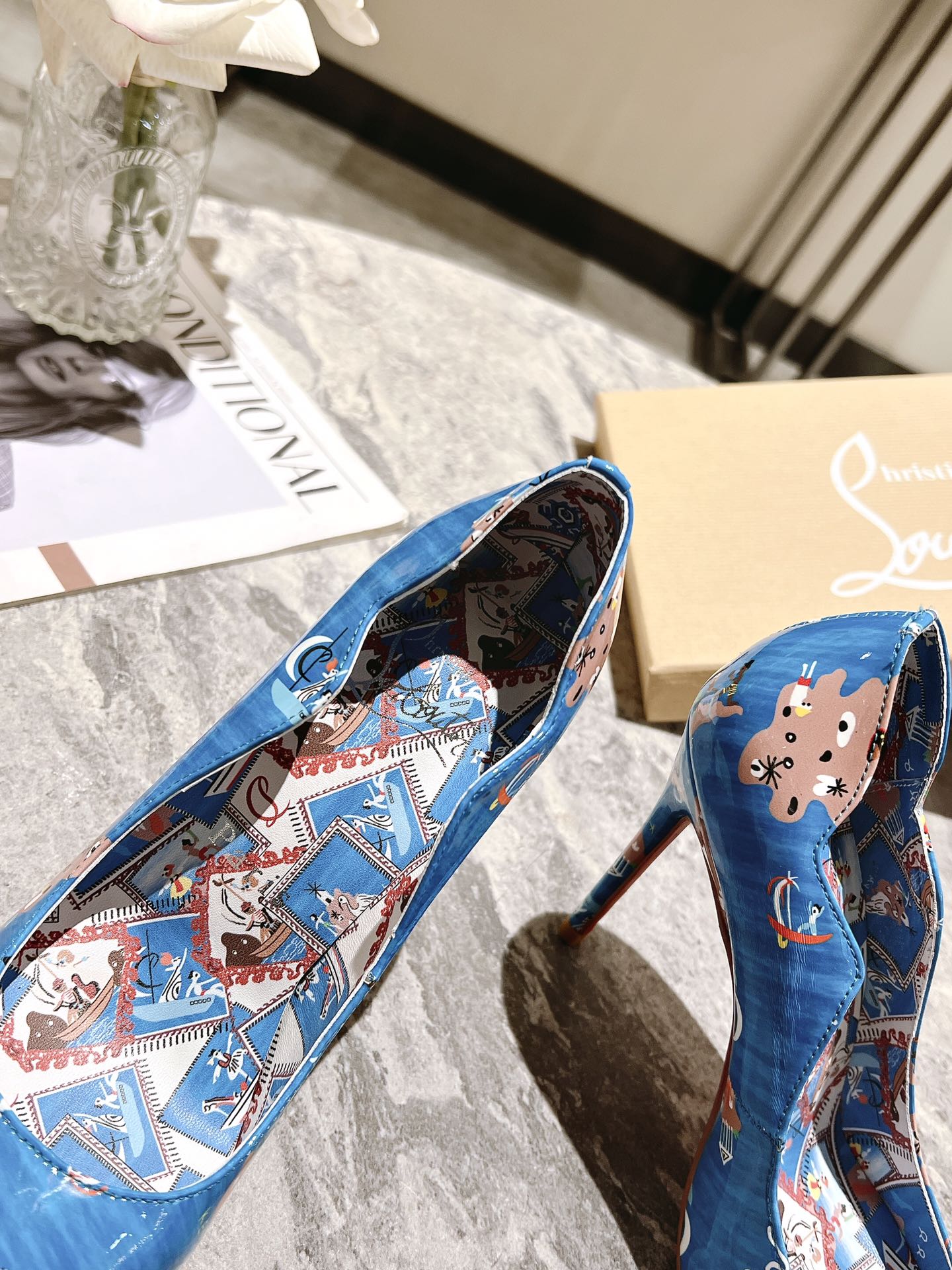 Christian Louboutin CL 2023 impreso boca V modelos nobles y lujosos reales de alto nivel profesional