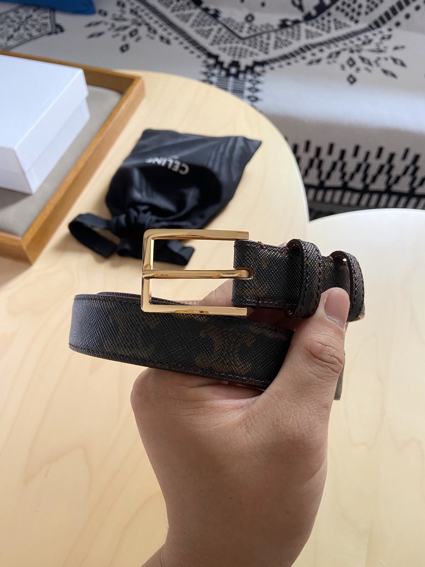 Celine 赛琳女士腰带 céline 春夏新款 细节完美的小腰带 精品铜扣 小牛皮腰带.宽度2.5CM