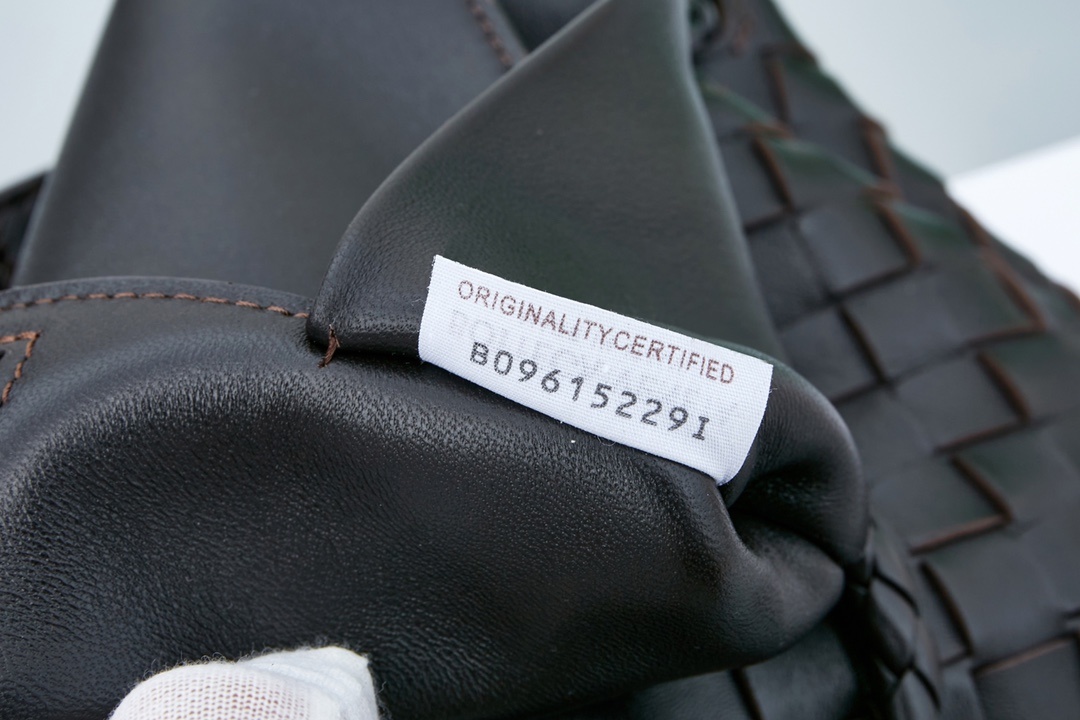 BottegaVeneta2023夏季系列Andiamo手袋大牌明星相继撞款!刘雯杜鹃井柏然米卡郭采洁等