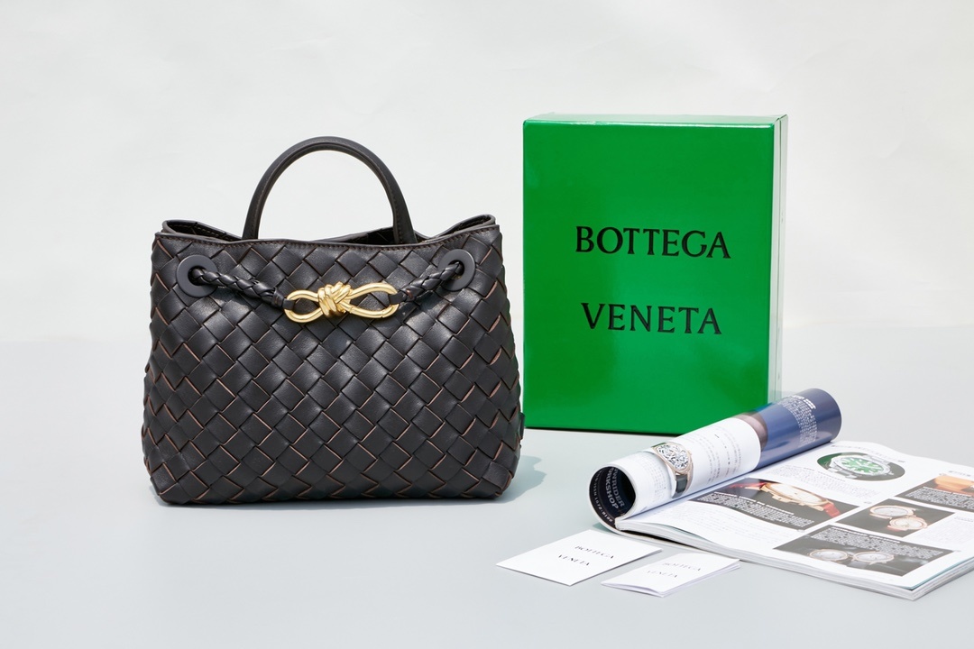 BottegaVeneta2023夏季系列Andiamo手袋大牌明星相继撞款!刘雯杜鹃井柏然米卡郭采洁等