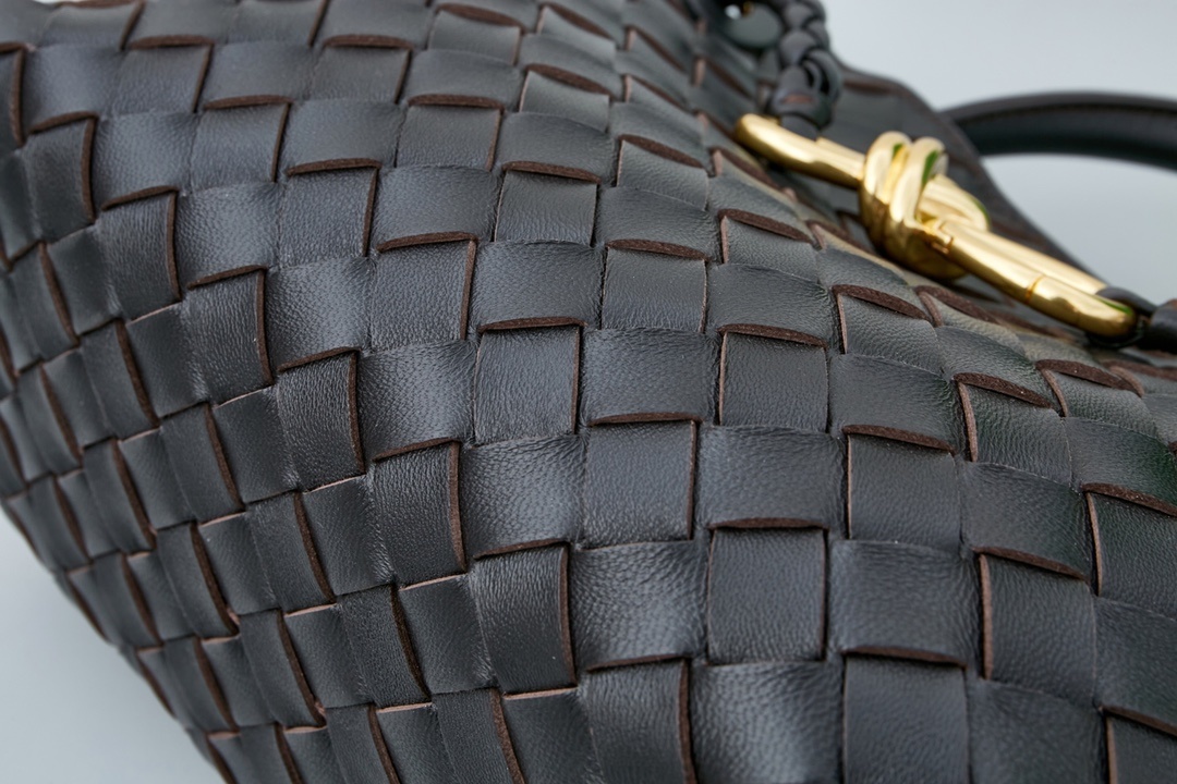 BottegaVeneta2023夏季系列Andiamo手袋大牌明星相继撞款!刘雯杜鹃井柏然米卡郭采洁等