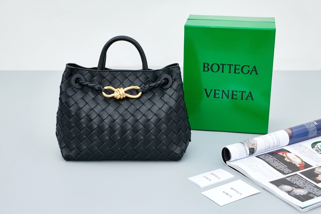 BottegaVeneta2023夏季系列Andiamo手袋大牌明星相继撞款!刘雯杜鹃井柏然米卡郭采洁等