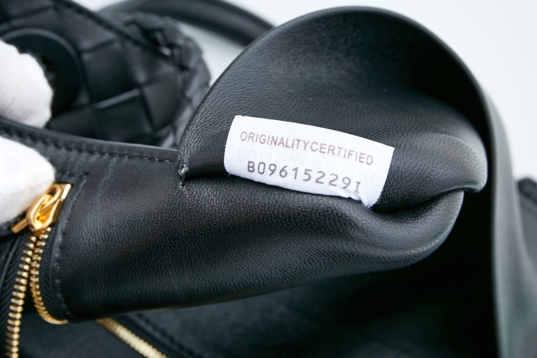 BottegaVeneta2023夏季系列Andiamo手袋大牌明星相继撞款!刘雯杜鹃井柏然米卡郭采洁等