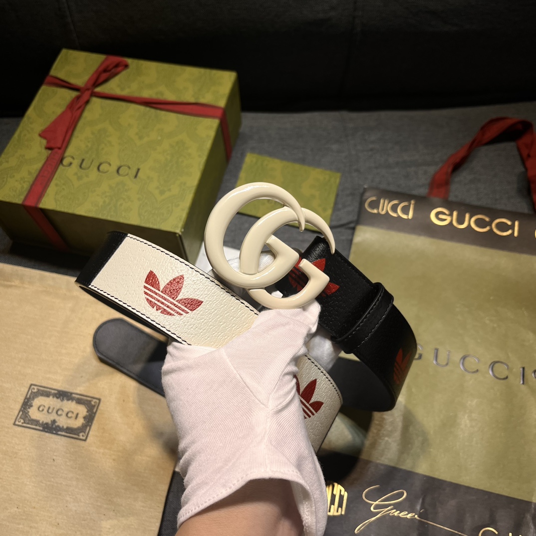   古奇 宽4.0cm 新款 阿迪达斯和古奇收藏的第二章，网络继续与三条白色条纹并置，GG字母与三叶草结