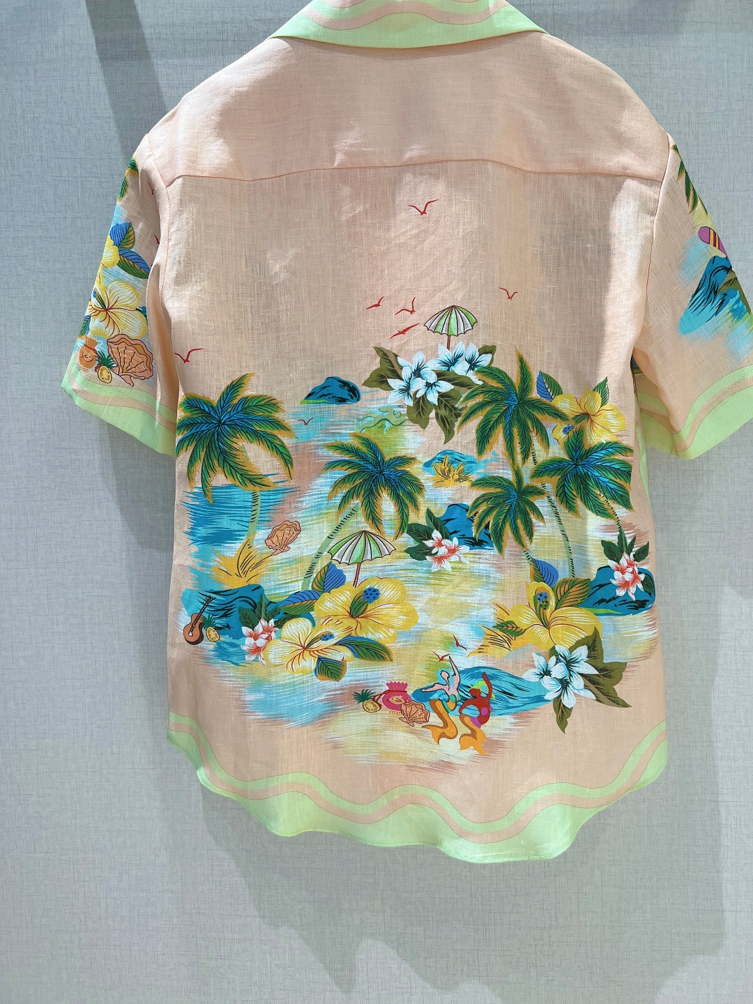 ALEMAL*S新款印花短袖衬衣️印花衬衫以轻盈透气的亚麻悉心裁就宽松廓形的灵感带有利落衣领沙滩风印花散