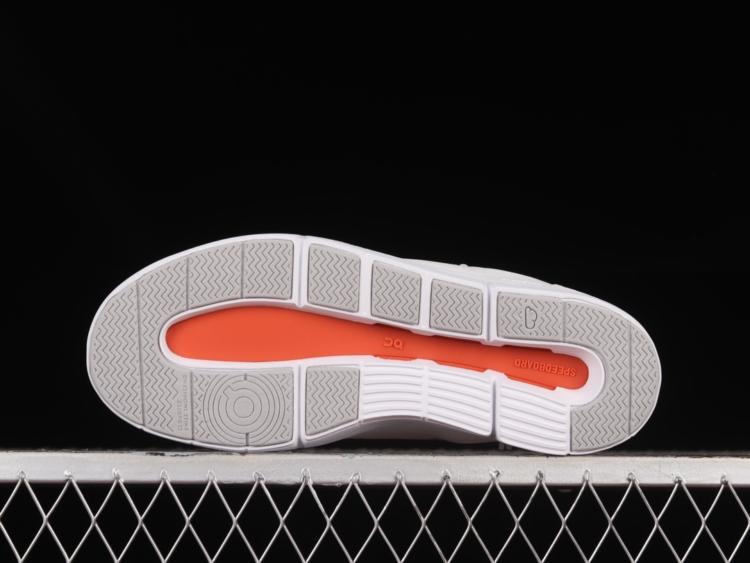 💰240纯原
THE Roger Clubhouse 费德勒 x On 昂跑 减震舒适板鞋 White Orange
#鞋款以网球为灵感的运动休闲鞋，大胆的复古外观与革新科技融合，助力运动生活的活力探索，让你尽享全天候舒适；多层叠加的环保人造皮革打造富有质感的鞋面，结合缝线、透气孔细节，体现恰到好处的复古美学。多款配色打破网球场的固有规则，带来焕然一新的视觉享受。
尺码：36 36.5 37.5 38 38.5 39 40 40.5 41 42 42.5 43 44 45 Z.C3