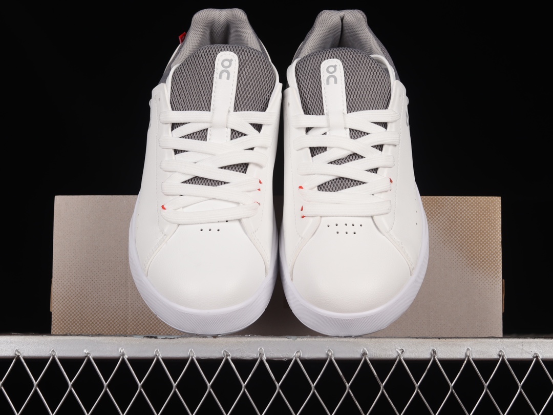 💰240纯原
THE Roger Clubhouse 费德勒 x On 昂跑 减震舒适板鞋 White Orange
#鞋款以网球为灵感的运动休闲鞋，大胆的复古外观与革新科技融合，助力运动生活的活力探索，让你尽享全天候舒适；多层叠加的环保人造皮革打造富有质感的鞋面，结合缝线、透气孔细节，体现恰到好处的复古美学。多款配色打破网球场的固有规则，带来焕然一新的视觉享受。
尺码：36 36.5 37.5 38 38.5 39 40 40.5 41 42 42.5 43 44 45 Z.C3