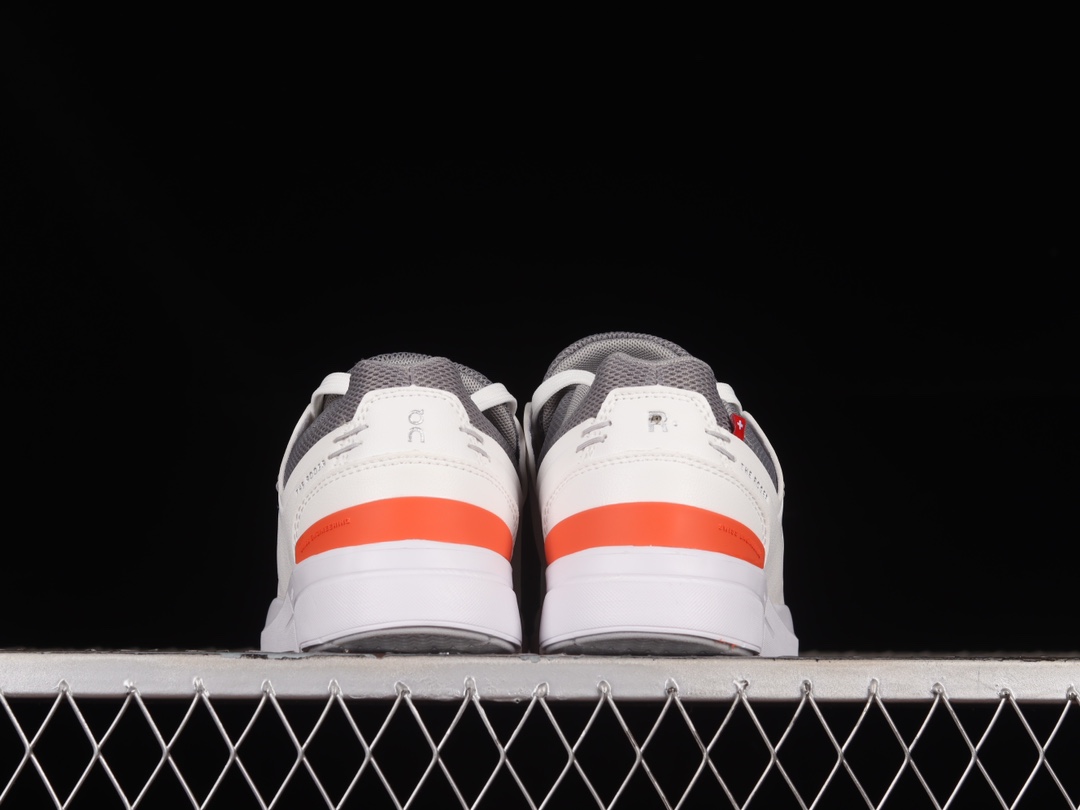💰240纯原
THE Roger Clubhouse 费德勒 x On 昂跑 减震舒适板鞋 White Orange
#鞋款以网球为灵感的运动休闲鞋，大胆的复古外观与革新科技融合，助力运动生活的活力探索，让你尽享全天候舒适；多层叠加的环保人造皮革打造富有质感的鞋面，结合缝线、透气孔细节，体现恰到好处的复古美学。多款配色打破网球场的固有规则，带来焕然一新的视觉享受。
尺码：36 36.5 37.5 38 38.5 39 40 40.5 41 42 42.5 43 44 45 Z.C3