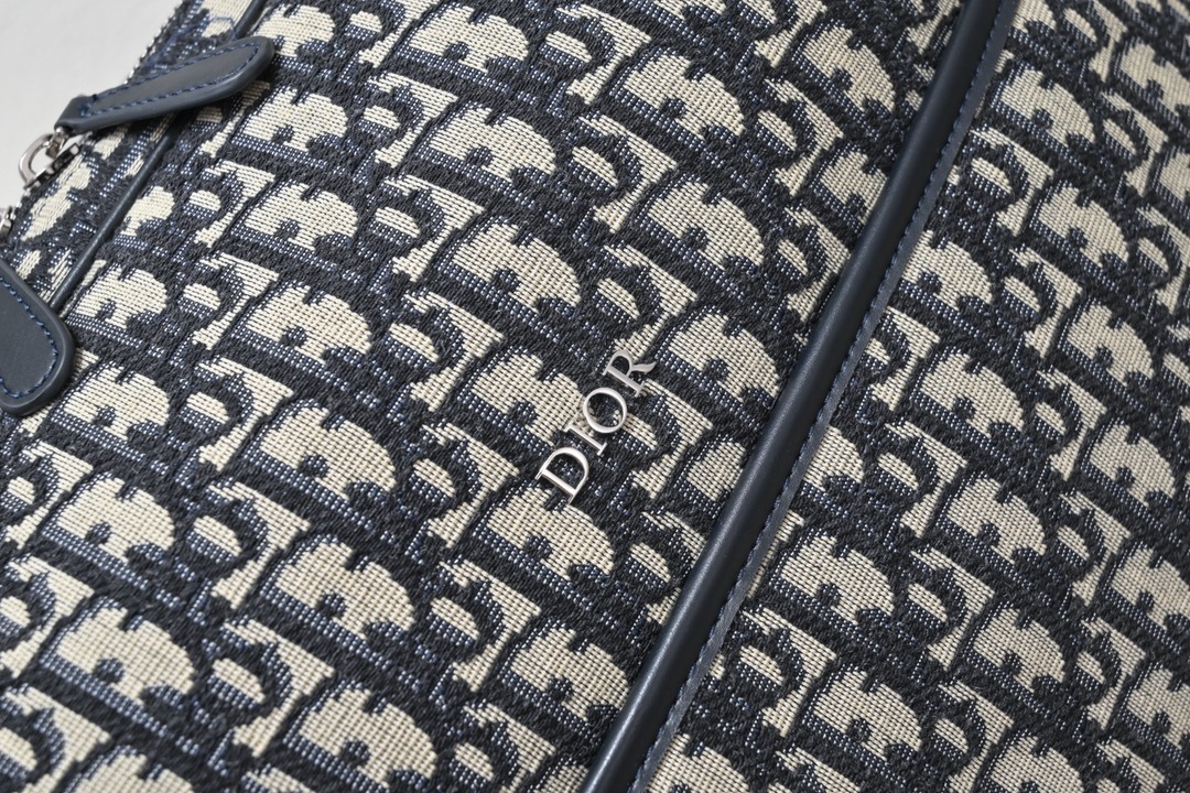 DIOR 斜挎包 🈯️出货 ‼️顶级原版这款母婴换洗包采用标志性的 Oblique 印花帆布制作,为护理
