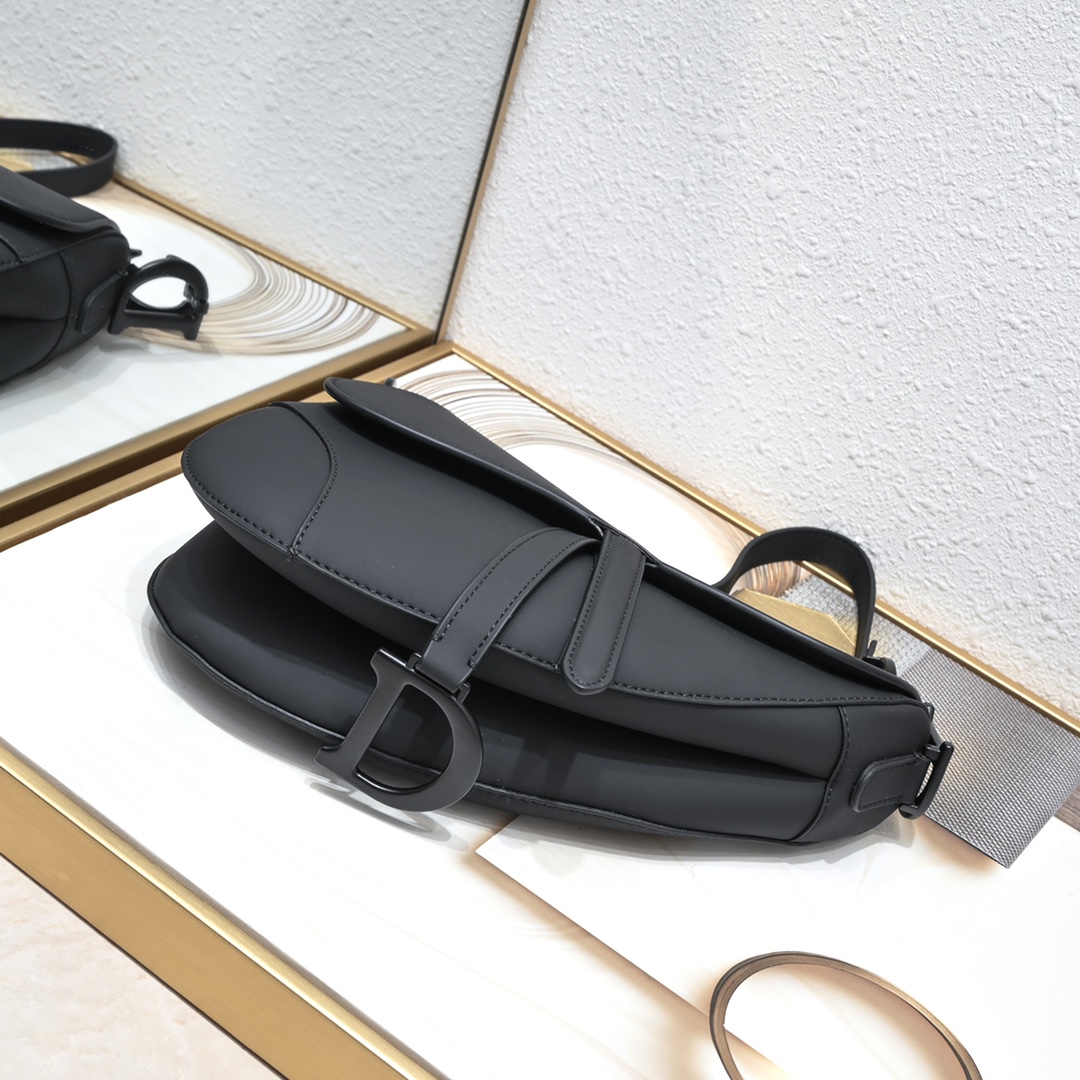 ⚠⚠️⚠️大号 【♥️Dior saddle 磨砂系列 】【配专柜盒子🎁】 大号尺寸:25.5 x 20 x 6.5 ⚠⚠️⚠️大号 【♥️Dior saddle 磨砂系列 】【配专柜盒子🎁】 大号尺寸:25.5 x 20 x 6.5