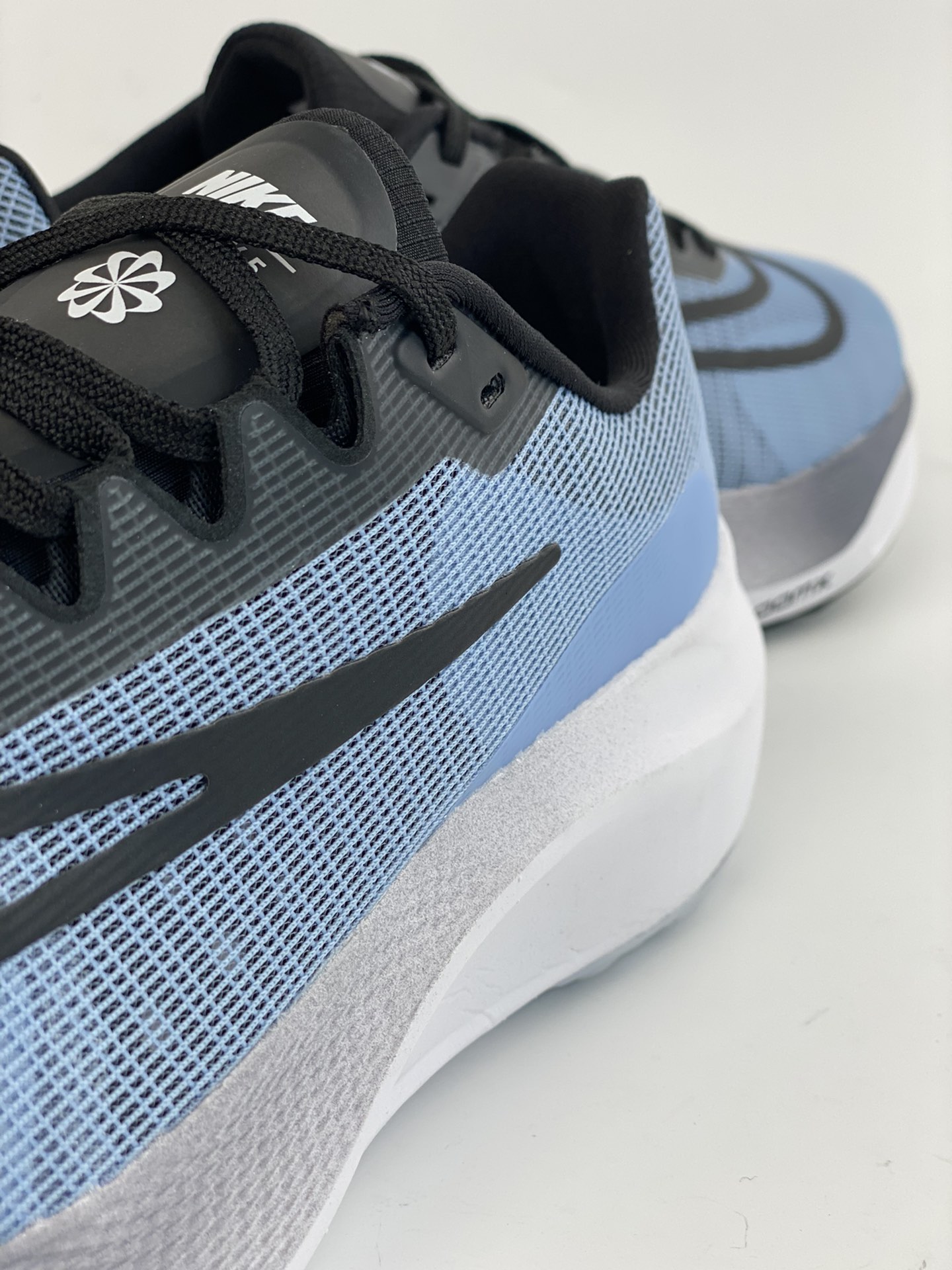180 Nike Zoom Fly 5 飞行5代马拉松系列跑鞋 DM8968-401