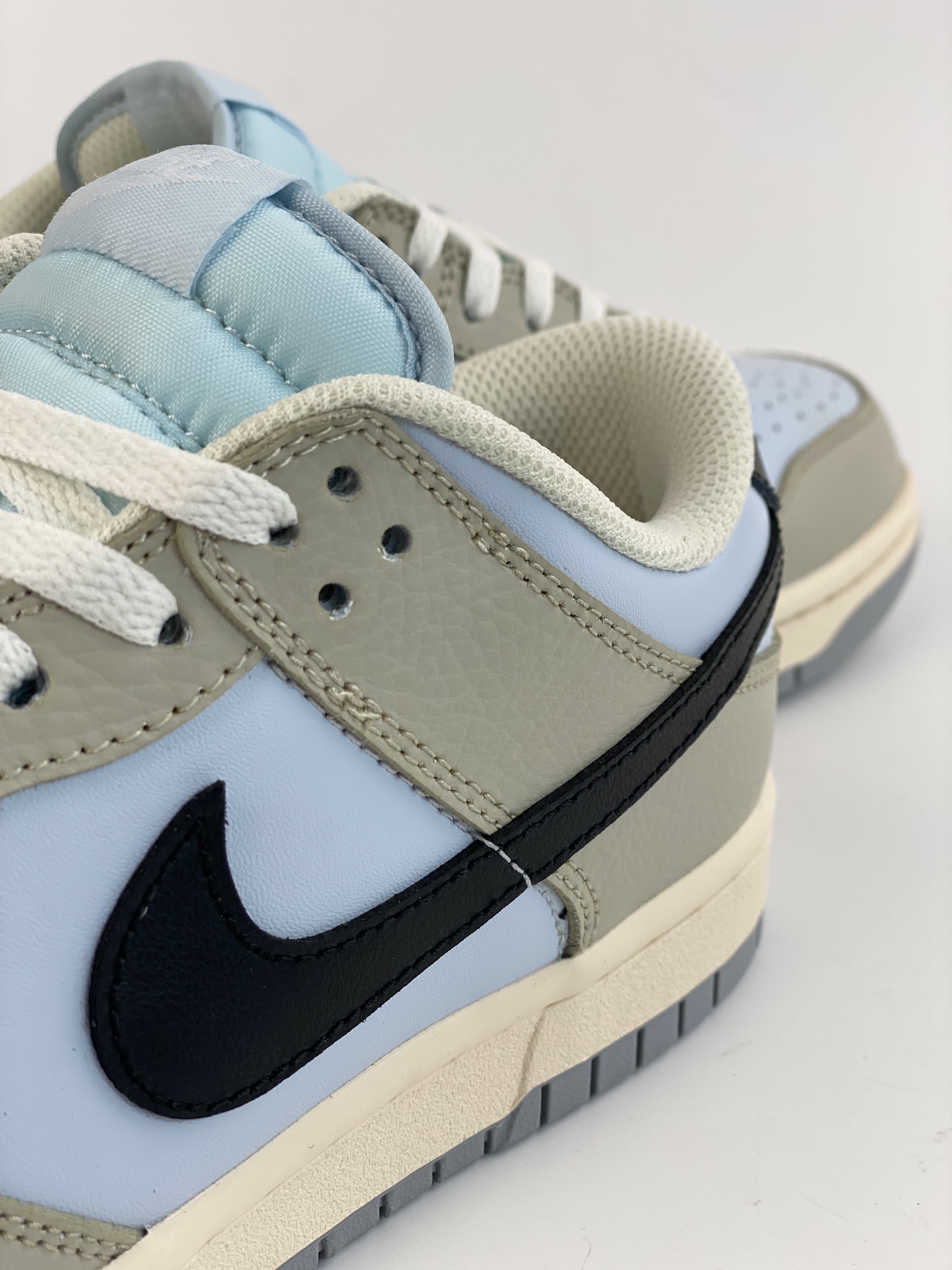 260 Nike SB Dunk Low 拼接卡其淡蓝 304714-005