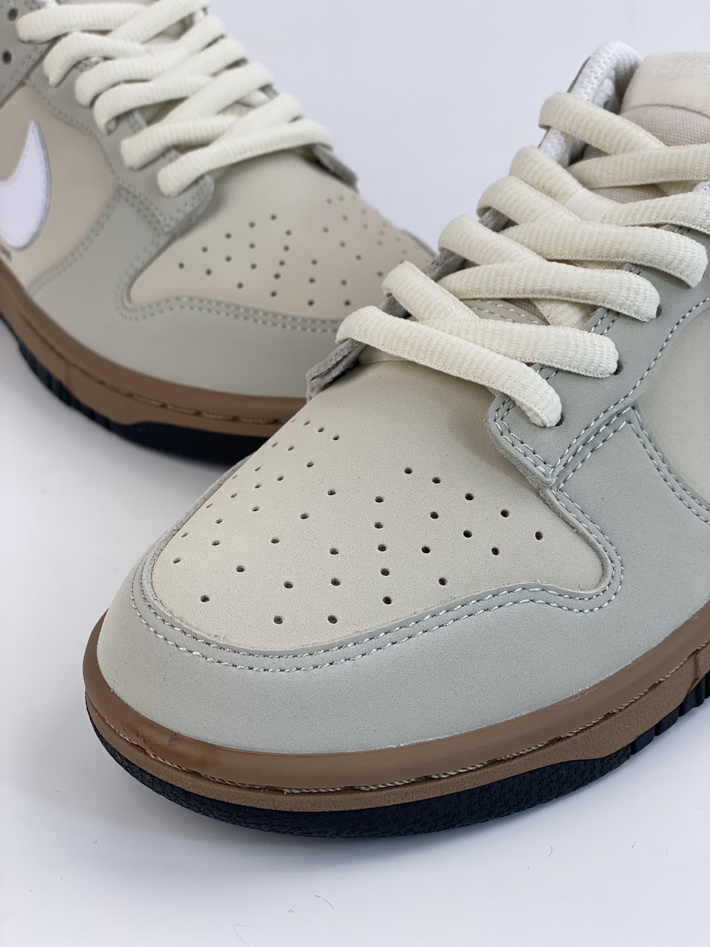 300 Nike Dunk Low 大友克洋联名灰咖 DD5896-020