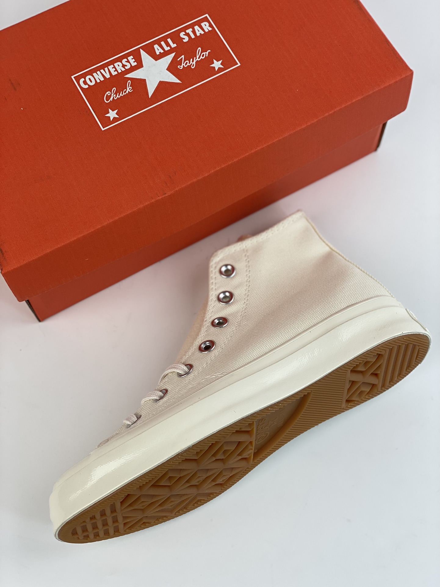 Devin Booker x Converse Minimalist Converse joins hands with NBA All-Star player A05290C