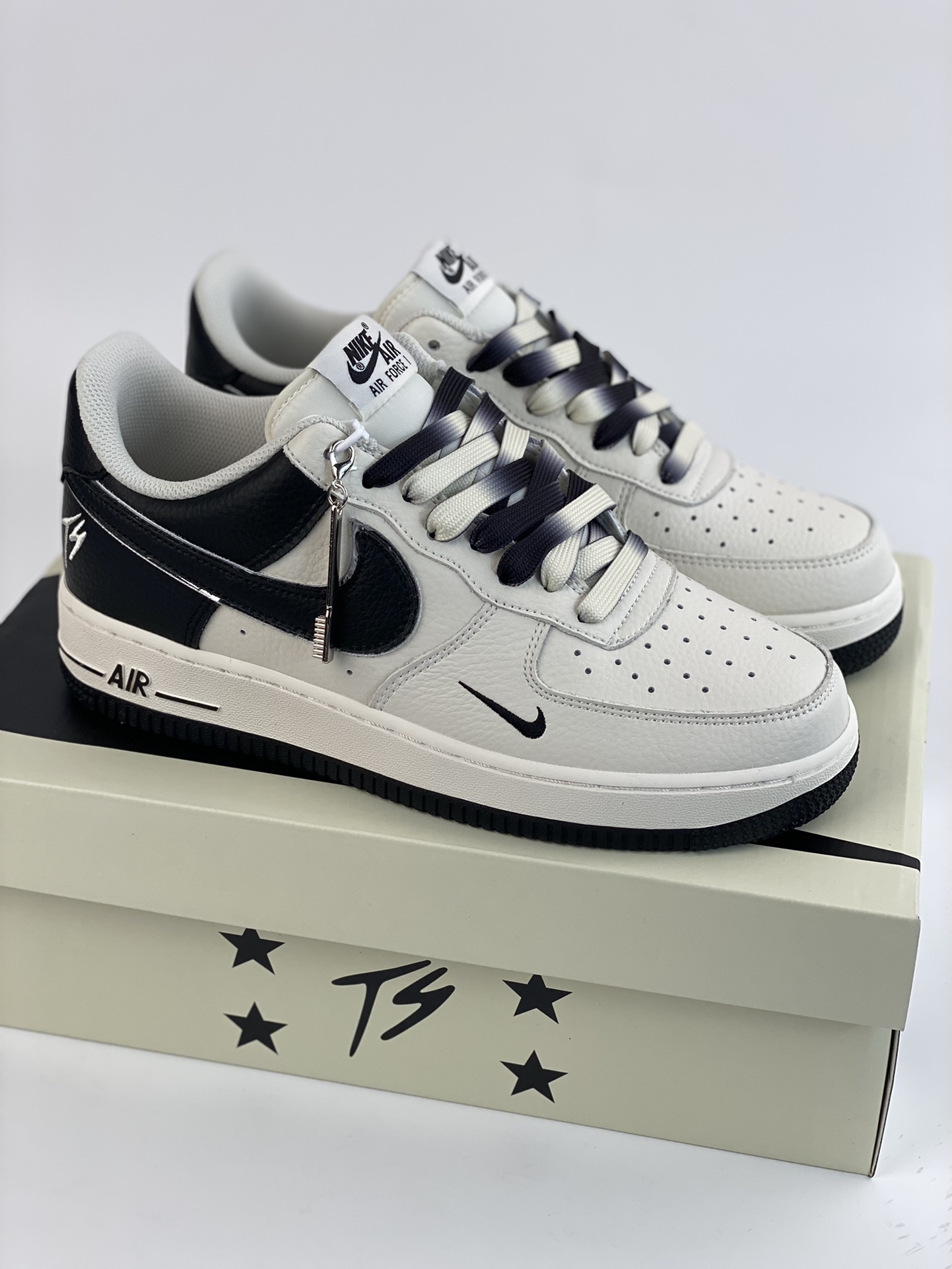 260 Nike Air Force 1 Low 07 米黑TS小钩 IO5636-333