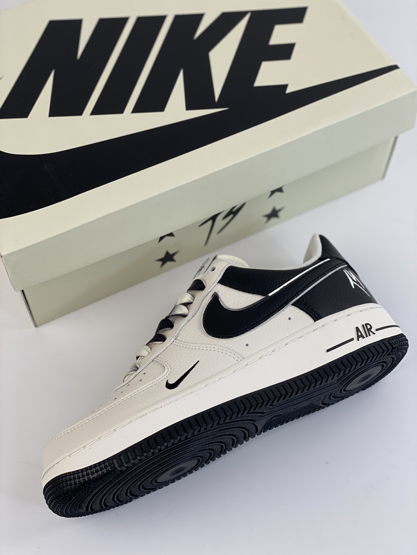 260 Nike Air Force 1 Low 07 米黑TS小钩 IO5636-333
