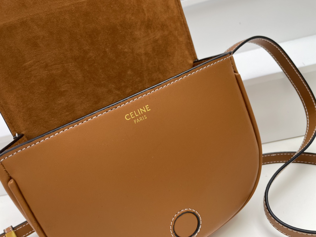 310 CELINE 22s新品|全新CUIR TRIOMPHE系列 FOLCO CUIR TRIOMPHE 手袋