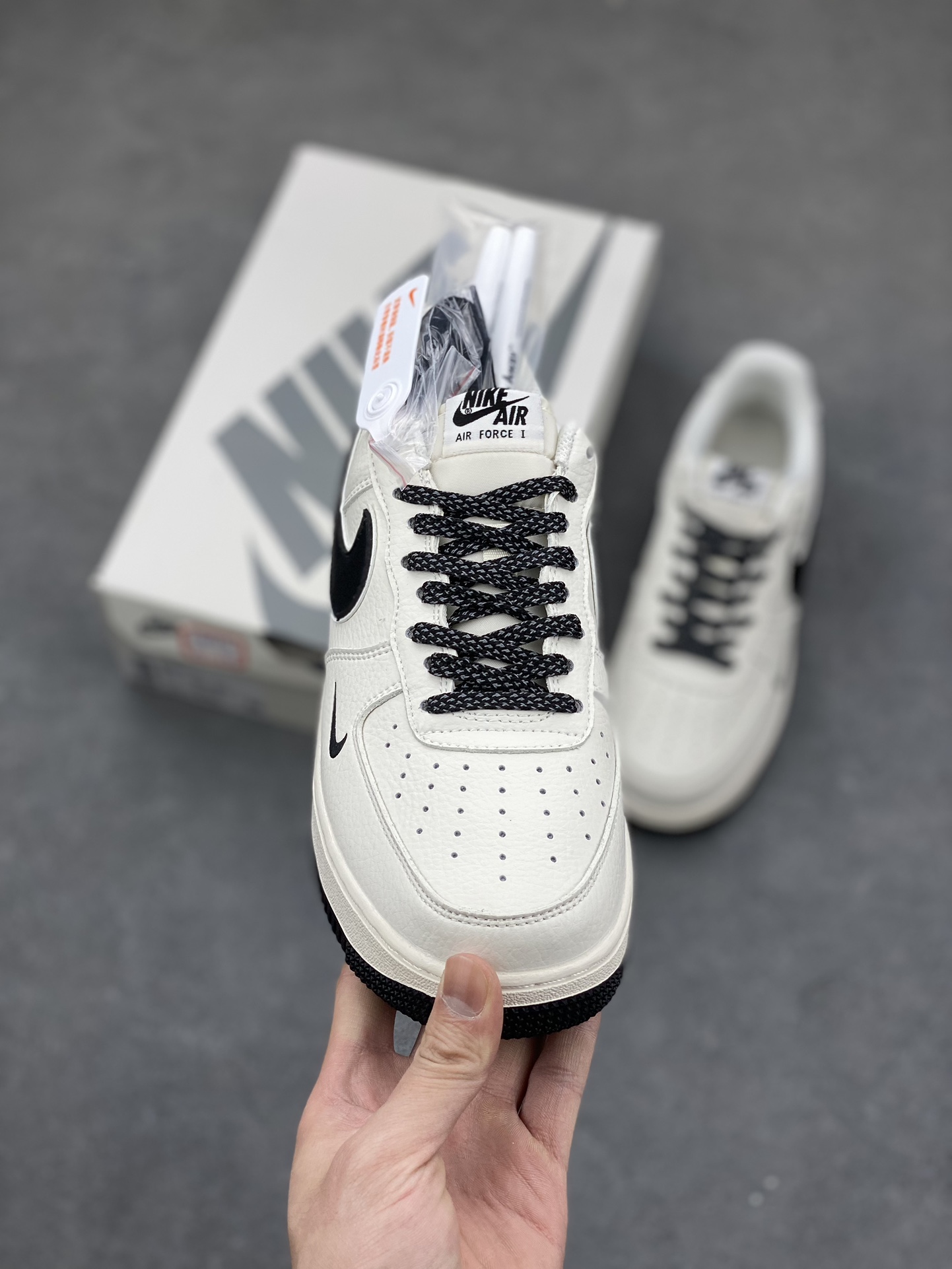 Nike Air Force 1 '07 Low Stussy Collab White Sneakers AE1686-101 3 i1682276632 3005 1