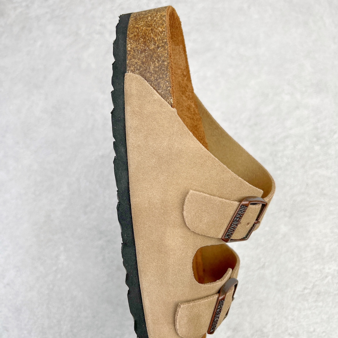 图片[5]-零售💰230 ＃DC Birkenstock Arizona 系列勃肯皮革绒面双扣时尚凉拖鞋 牛皮绒面革质地柔软 搭配可调节鞋扣提升穿着舒适度 人体工学设计分散脚部压力 保护脚踝 软木乳胶鞋床具有一定的收缩性 长时间穿着后能贴合脚型 EVA鞋底回弹性和抗张性力高 具有良好的防震、缓冲性  四季皆宜 柔软的鞋床采用额外的泡沫缓冲层 提供额外的舒适感和全天支撑 全网独家首发 源于德国的严谨工艺  牛巴戎面 中层松木 EVA 三层组合大底 优质牛皮面料五金扣 出口订单 尺码：35-44 编码：by2936030-运动鞋