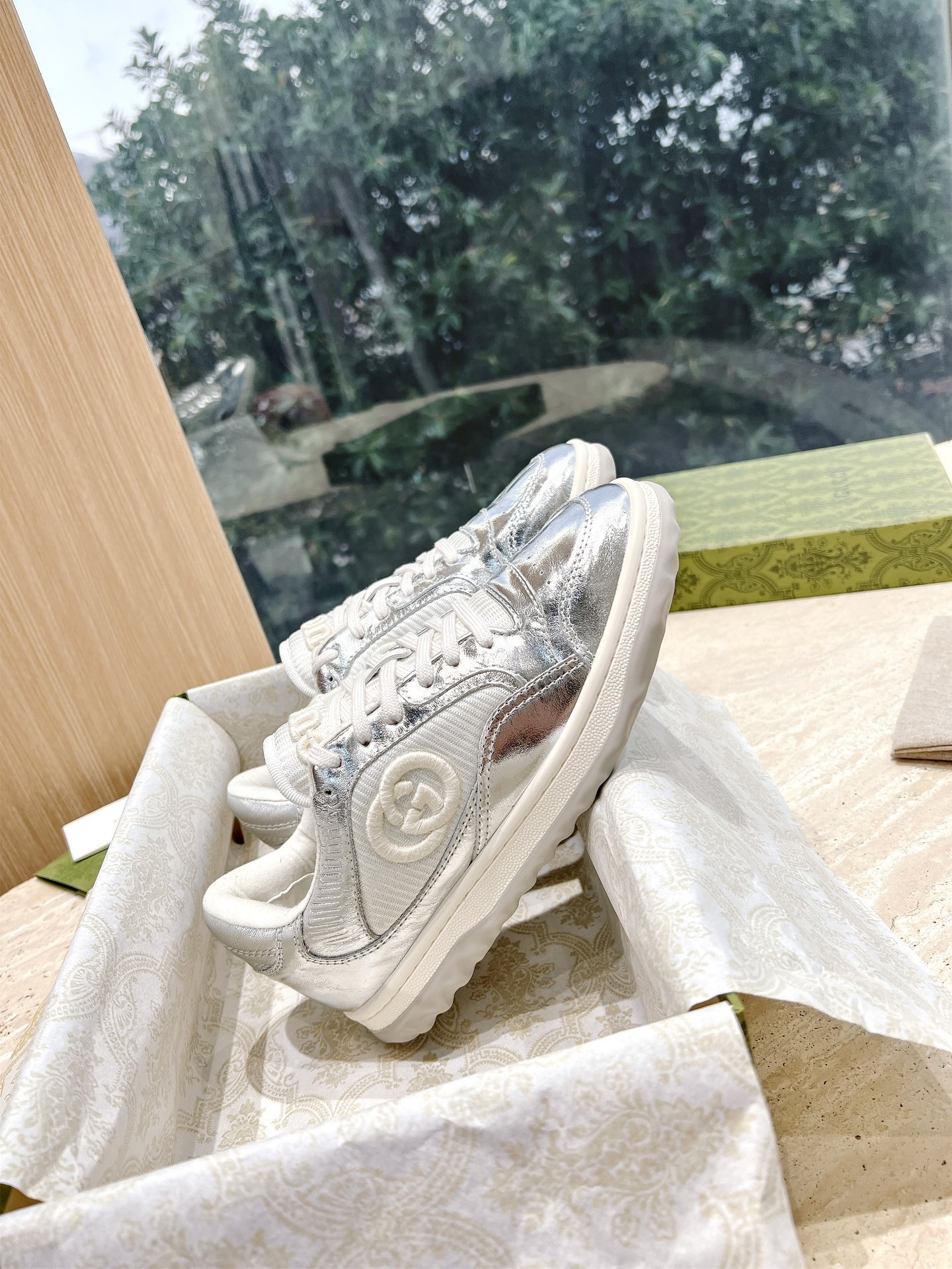 Gucci Gucchi P7000 and 725: Explosive RUN Series Sneakers with Unique Design - 图片 4