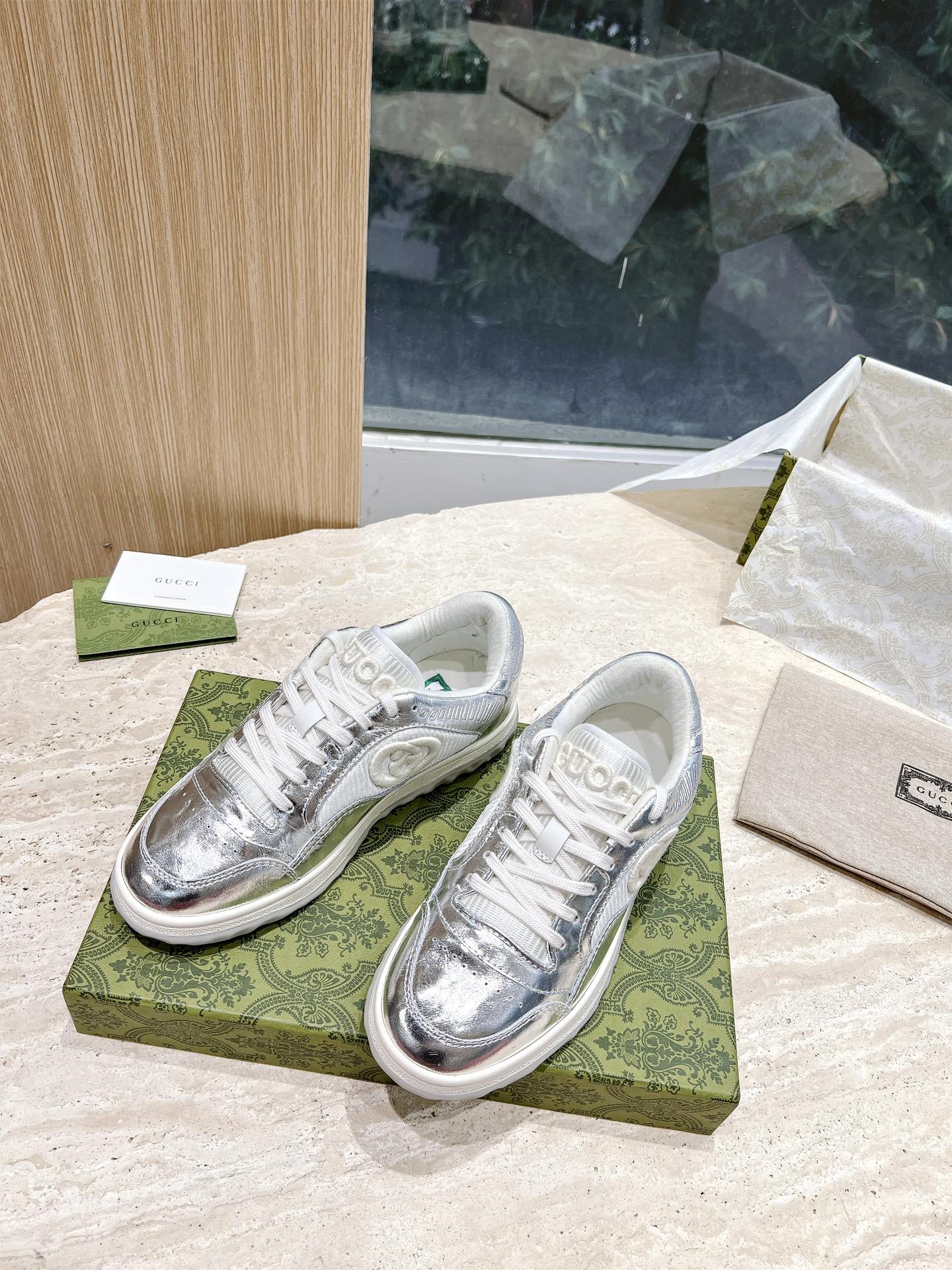 Gucci Gucchi P7000 and 725: Explosive RUN Series Sneakers with Unique Design - 图片 6
