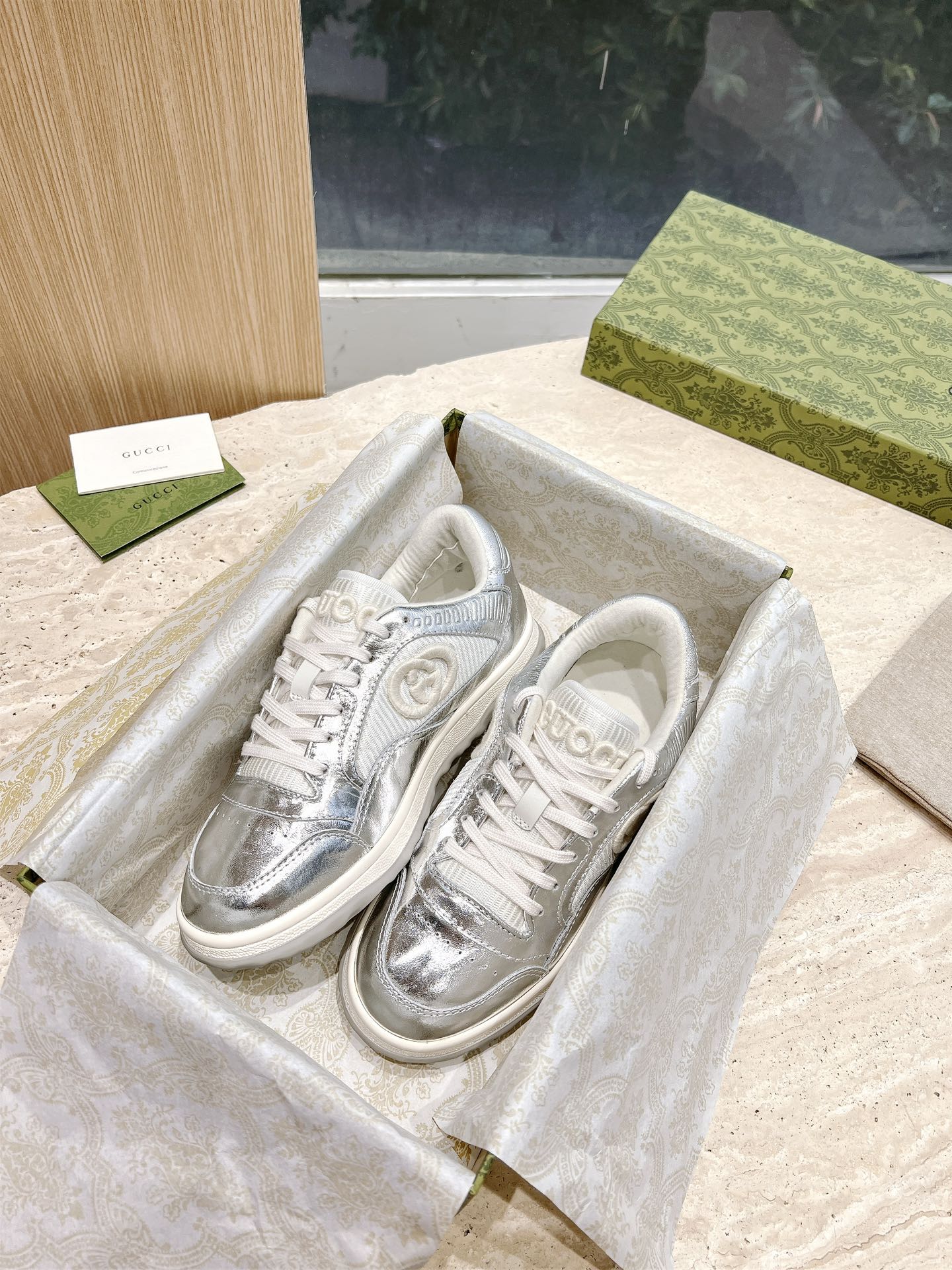 Gucci Gucchi P7000 and 725: Explosive RUN Series Sneakers with Unique Design - 图片 2