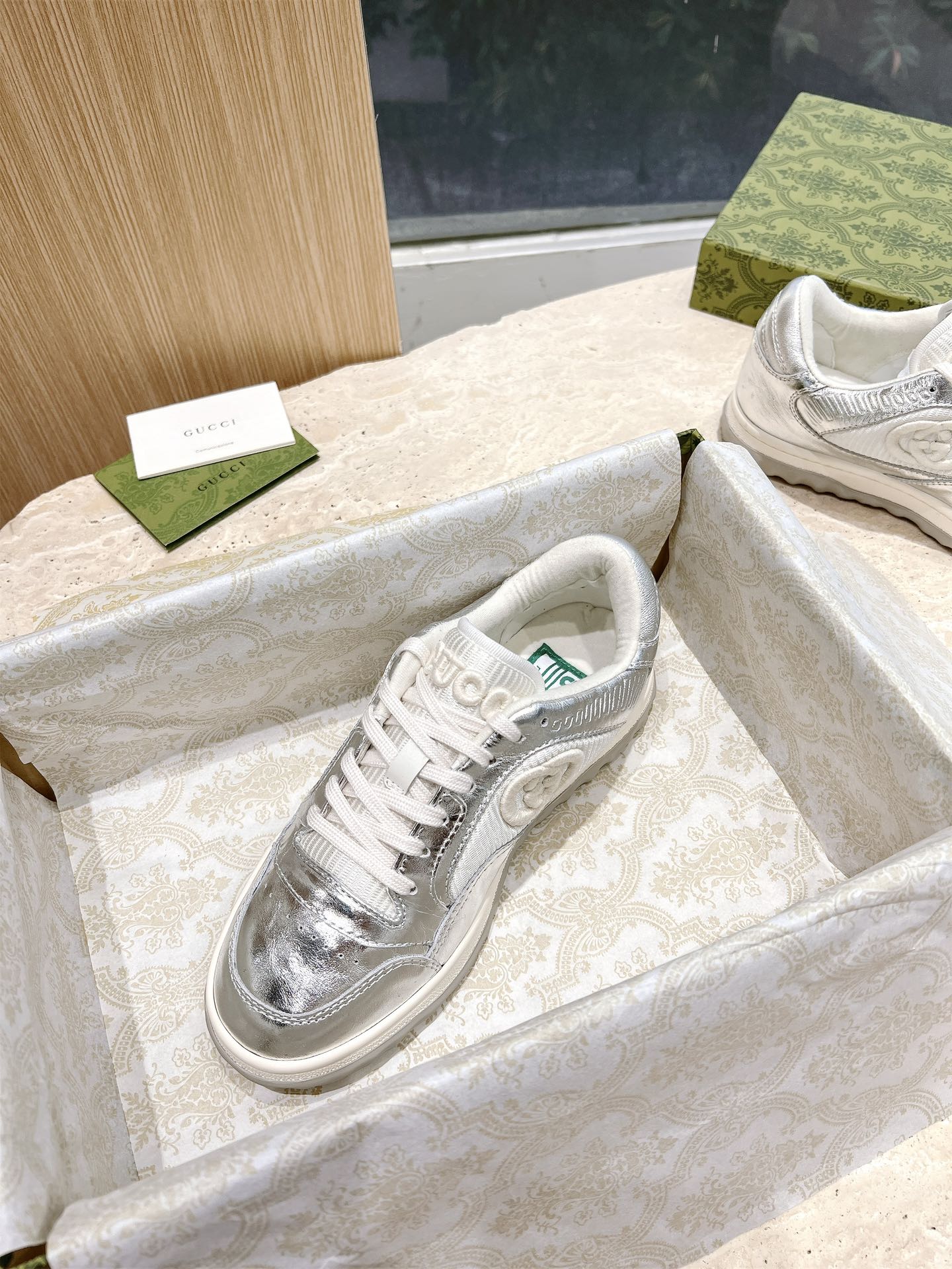 Gucci Gucchi P7000 and 725: Explosive RUN Series Sneakers with Unique Design - 图片 3