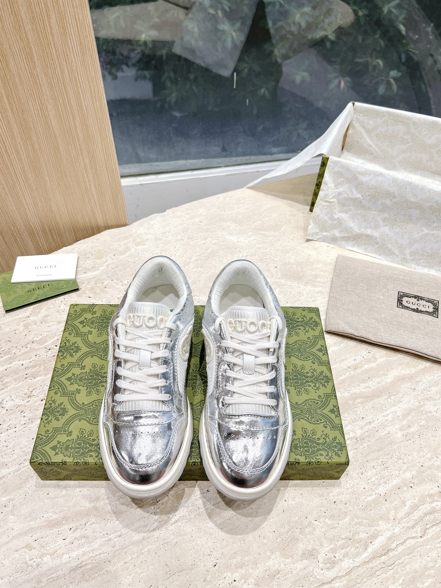 Gucci Gucchi P7000 and 725: Explosive RUN Series Sneakers with Unique Design - 图片 5