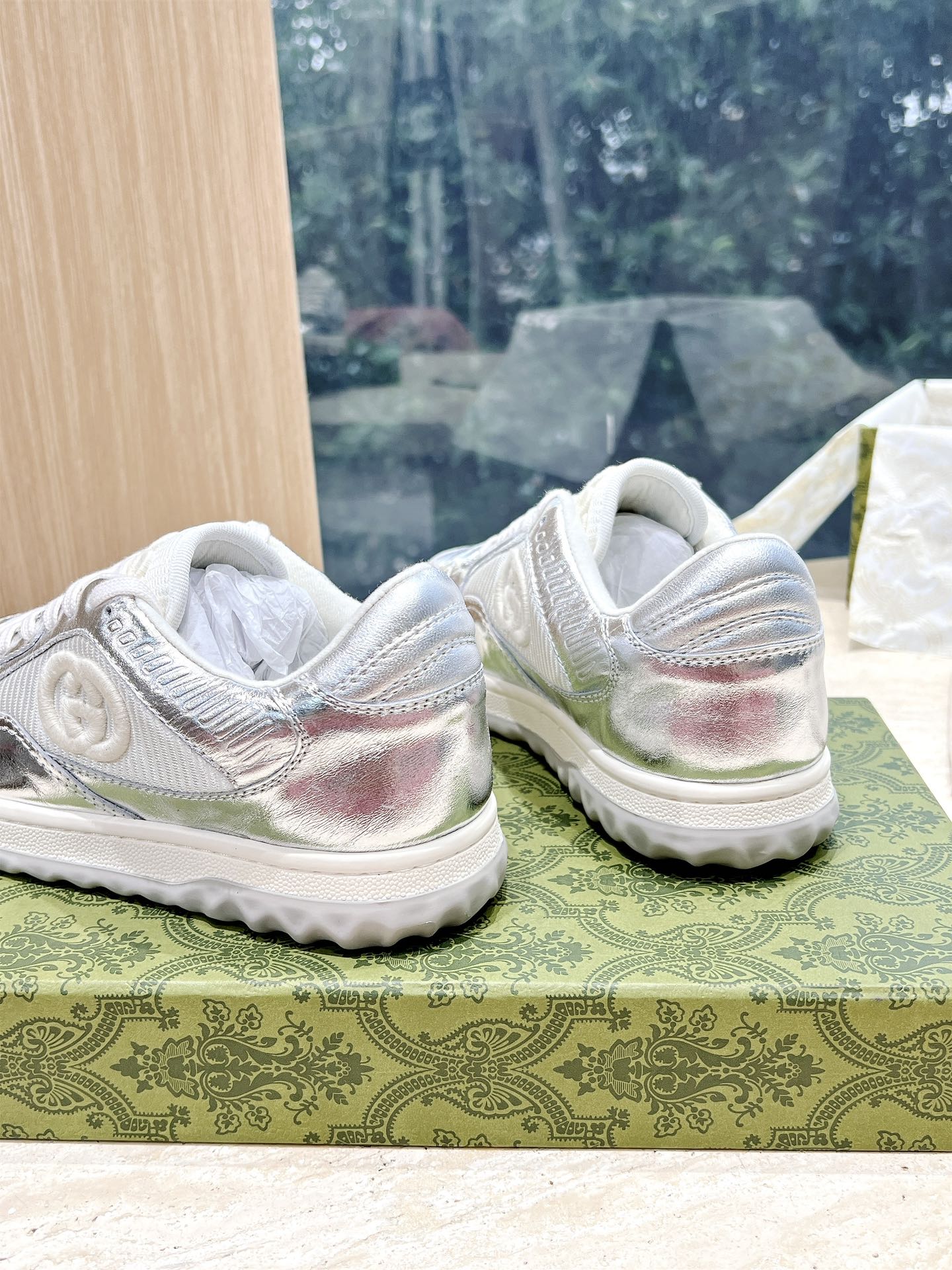 Gucci Gucchi P7000 and 725: Explosive RUN Series Sneakers with Unique Design - 图片 9