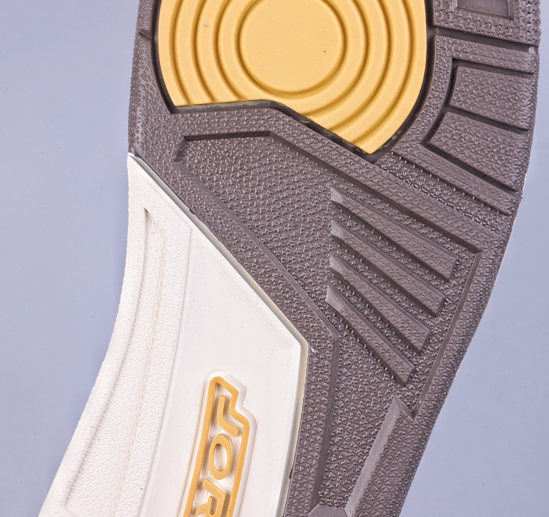 200 Air Jordan Legacy 三合一312 ”兔年限定” 有着交错结合的设计 FD9907-111