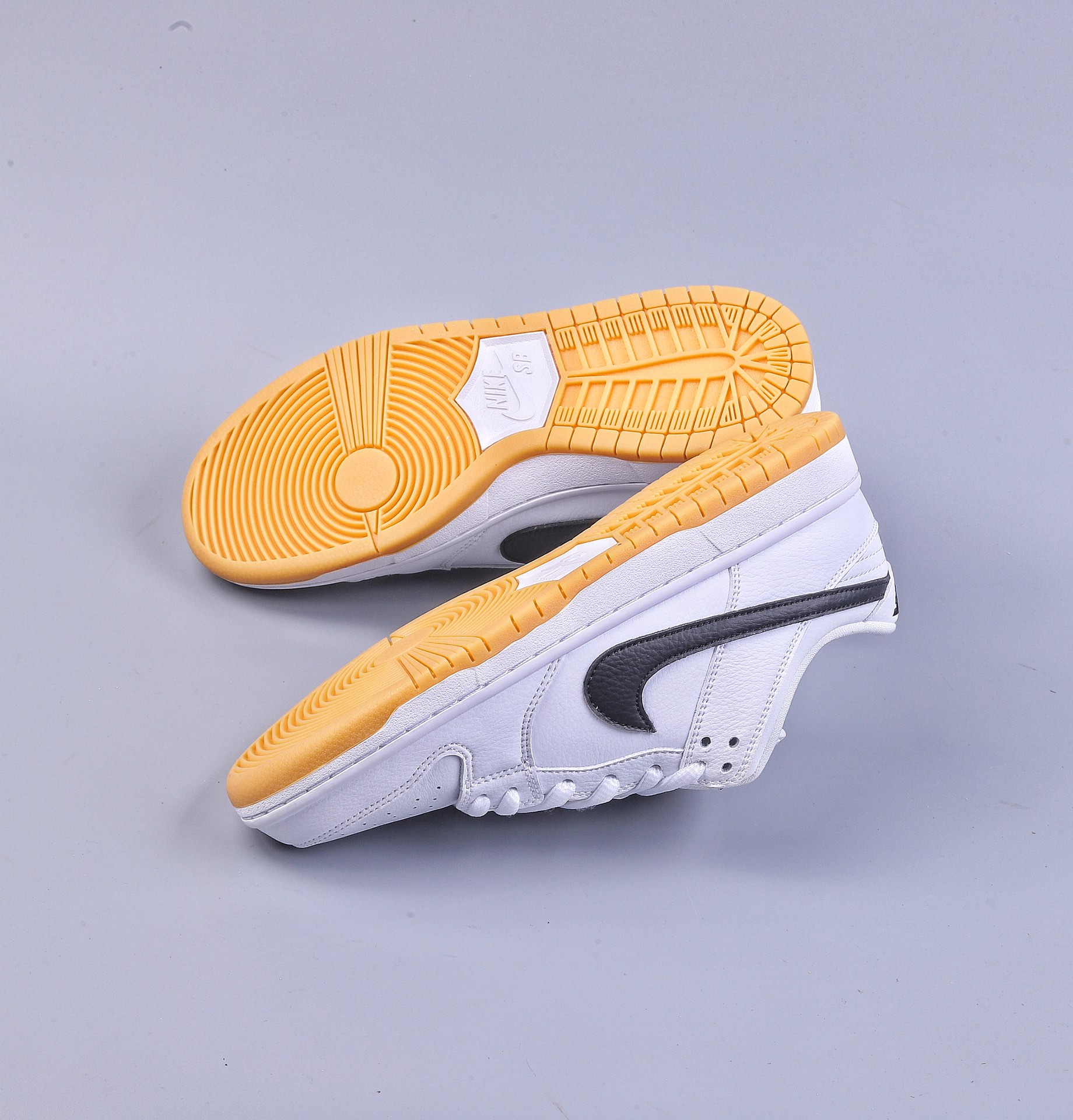 240 Nike Dunk Low SB 生胶白黑 CD2563-006