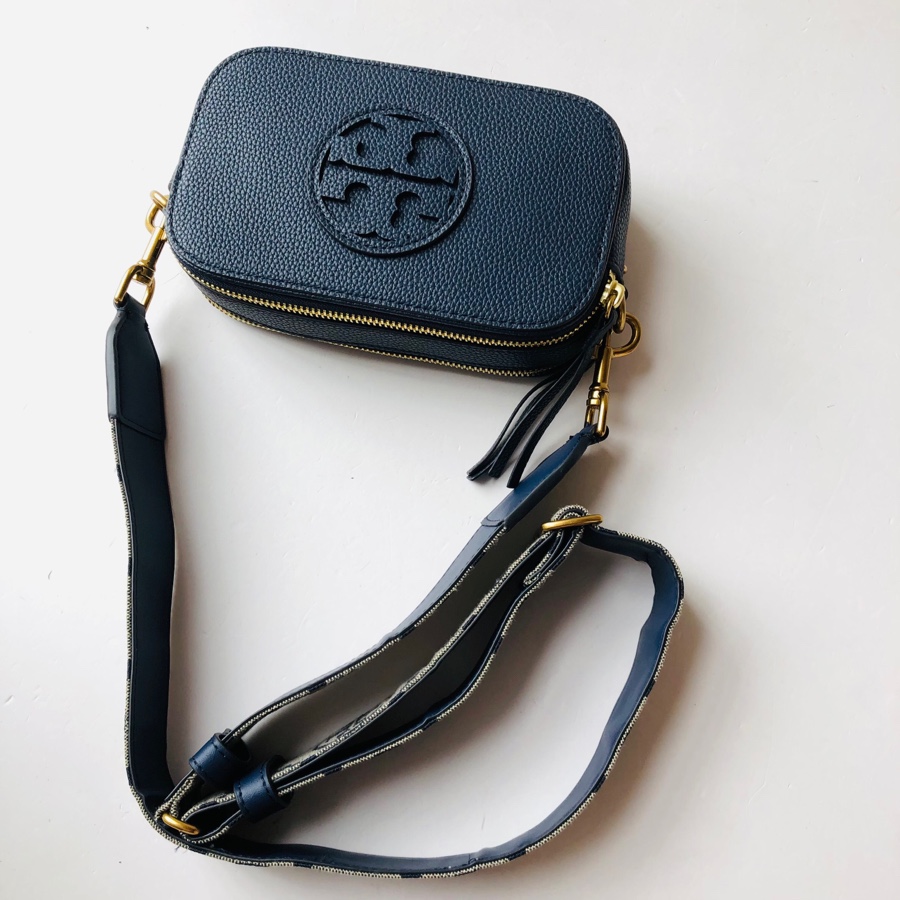 Tory Burch 这是蓝色 ，蓝色是宽肩带