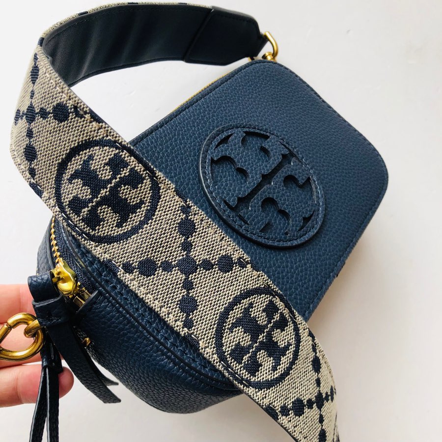 Tory Burch 这是蓝色 ，蓝色是宽肩带